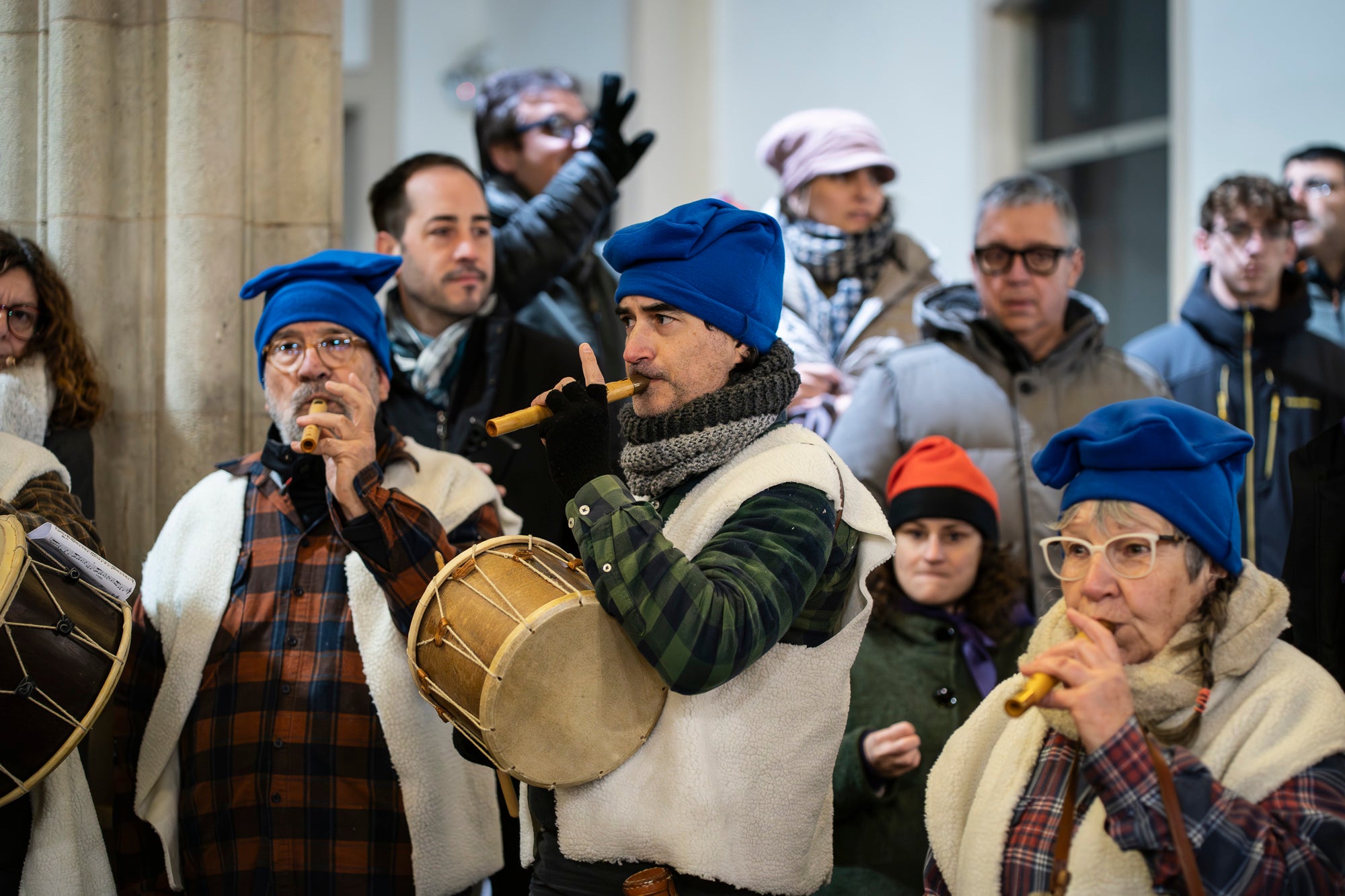 El Raval de Montserrat ha estat l’epicentre de la Segona Baixada de les Vaques, un acte festiu i popular que ha captivat l’esperit local amb la seva combinació de tradició, cultura i diversió. La jornada combina cercavila, música, ambient festiu i un sopar popular a Cal Reig, en un esdeveniment que és totalment obert i participatiu. La Mulassa i Gegants Bojos i, com no, les vaques amb els seus pastors, han estat els protagonistes
