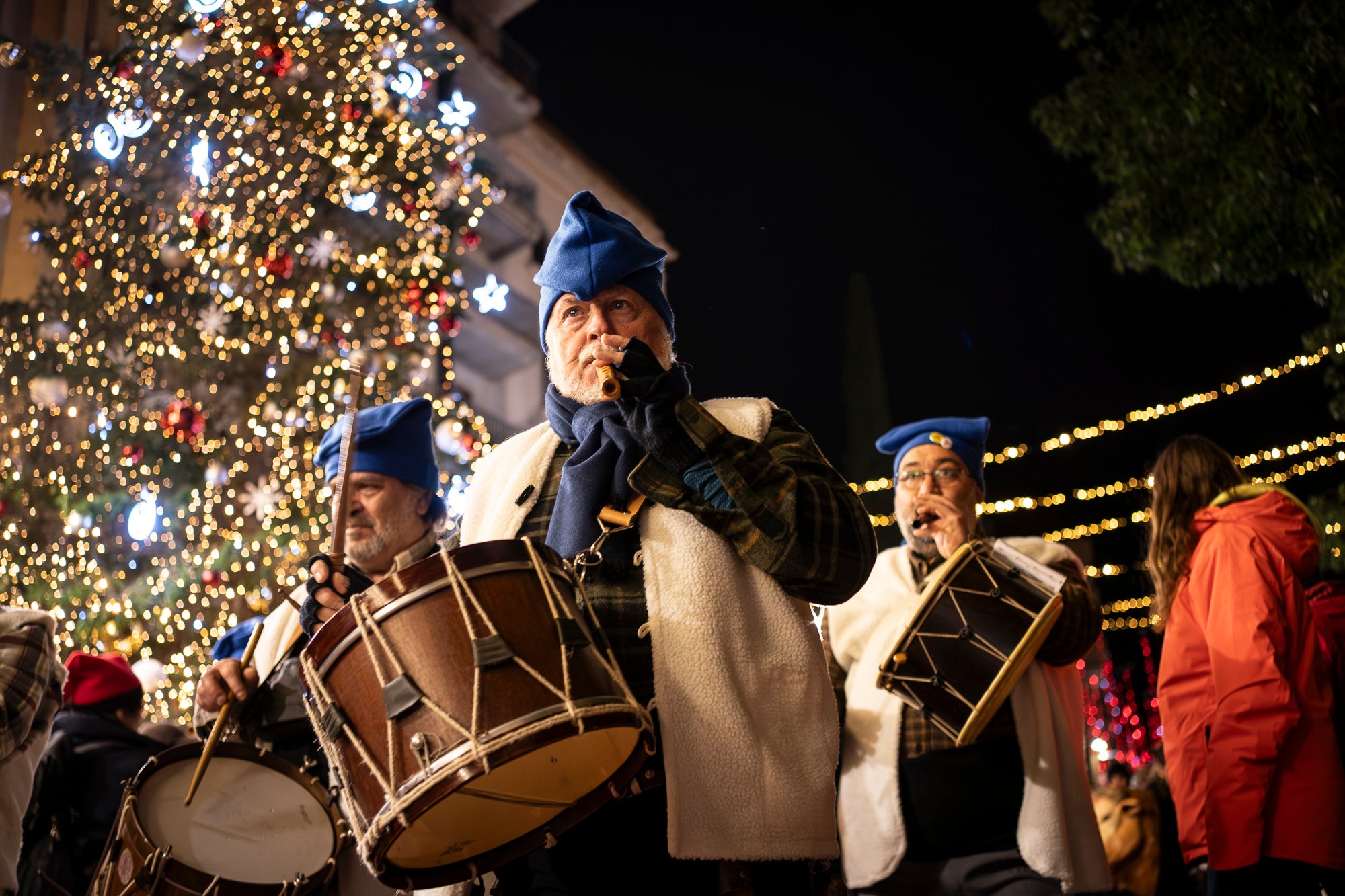 El Raval de Montserrat ha estat l’epicentre de la Segona Baixada de les Vaques, un acte festiu i popular que ha captivat l’esperit local amb la seva combinació de tradició, cultura i diversió. La jornada combina cercavila, música, ambient festiu i un sopar popular a Cal Reig, en un esdeveniment que és totalment obert i participatiu. La Mulassa i Gegants Bojos i, com no, les vaques amb els seus pastors, han estat els protagonistes