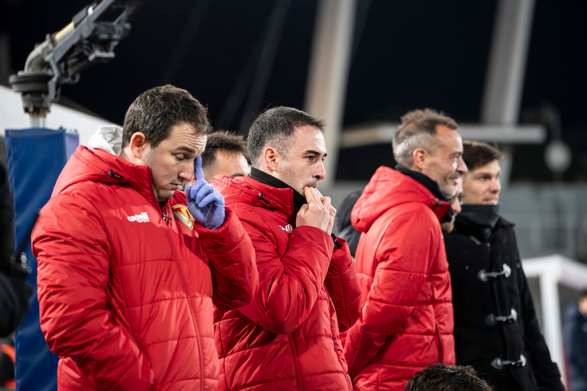 El futbol ha estat cruel amb el Terrassa FC. L’equip d’Oriol Alsina ha fet un gran partit i ha competit molt bé contra un equip que és líder de Primera Federació, el CE Sabadell, però ha acabat perdent a la tanda de penals dels quarts de final de la Copa Catalunya. Els egarencs han completat una gran primera meitat per marxar al descans amb dos gols d’avantatge. Tot i això, els arlequinats han remuntat a la segona. Ortega primer, i Godoy quan faltaven deu segons perquè acabés l’encontre, han posat l’empat al marcador. Ja després, Aythami i Barrero han fallat els seus penals i el conjunt arlequinat ha completat la remuntada.