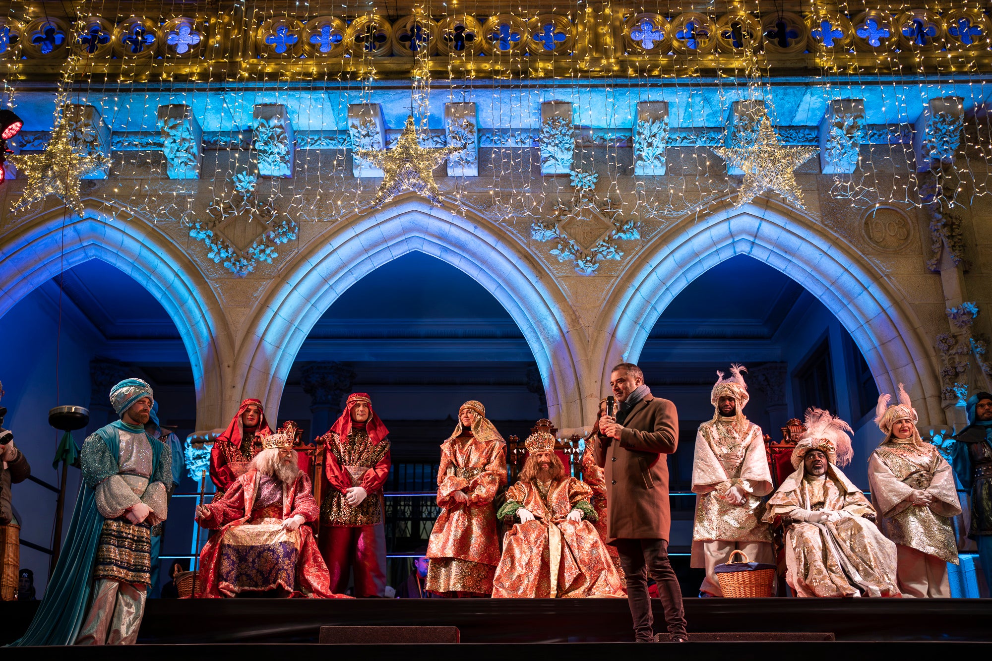 Un any més Ses Majestats els Reis d'Orient han arribat a la ciutat per portar màgia i alegria a tots els infants de Terrassa. Enguany, la Cavalcada de Reis ha estat marcada per les baixes temperatures, les quals van provocar nevades a La Mola i Matadepera. Tot i això, milers de persones es van llençar als carrers per donar una càlida benvinguda a Melcior, Gaspar i Baltasar | Mireia Comas