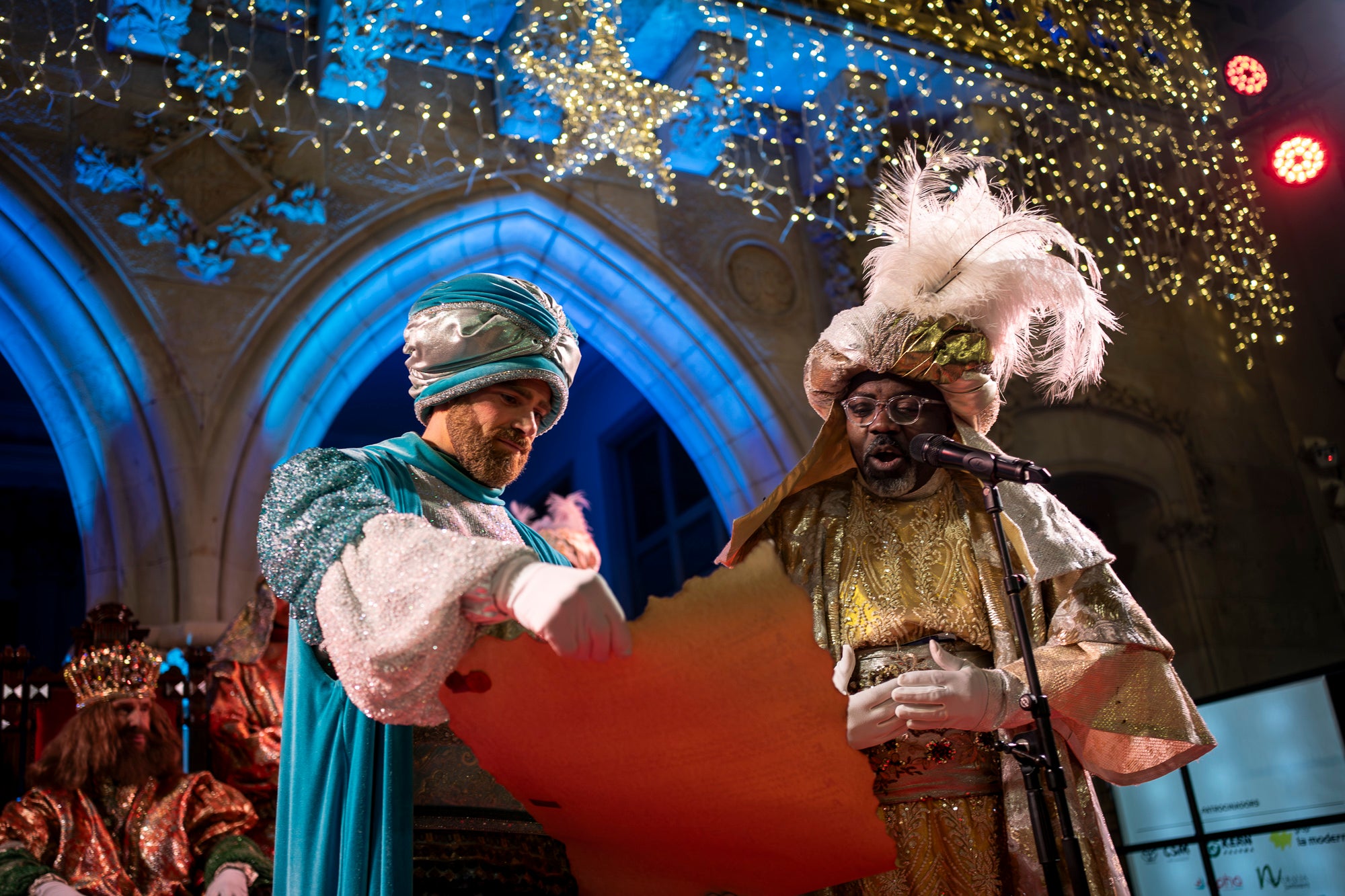 Un any més Ses Majestats els Reis d'Orient han arribat a la ciutat per portar màgia i alegria a tots els infants de Terrassa. Enguany, la Cavalcada de Reis ha estat marcada per les baixes temperatures, les quals van provocar nevades a La Mola i Matadepera. Tot i això, milers de persones es van llençar als carrers per donar una càlida benvinguda a Melcior, Gaspar i Baltasar | Mireia Comas