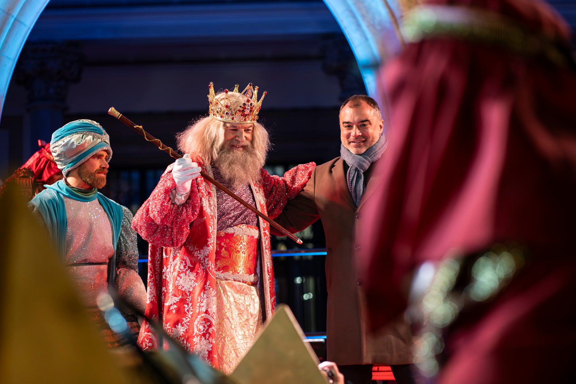 Un any més Ses Majestats els Reis d'Orient han arribat a la ciutat per portar màgia i alegria a tots els infants de Terrassa. Enguany, la Cavalcada de Reis ha estat marcada per les baixes temperatures, les quals van provocar nevades a La Mola i Matadepera. Tot i això, milers de persones es van llençar als carrers per donar una càlida benvinguda a Melcior, Gaspar i Baltasar | Mireia Comas