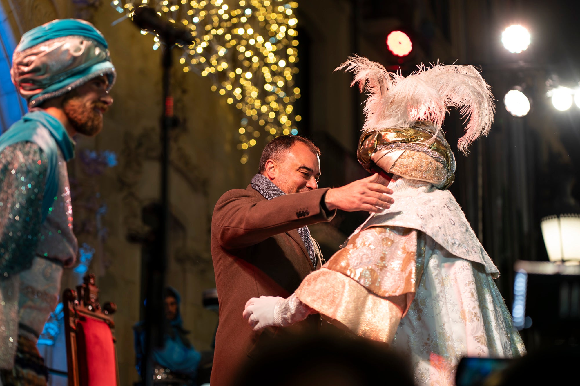 Un any més Ses Majestats els Reis d'Orient han arribat a la ciutat per portar màgia i alegria a tots els infants de Terrassa. Enguany, la Cavalcada de Reis ha estat marcada per les baixes temperatures, les quals van provocar nevades a La Mola i Matadepera. Tot i això, milers de persones es van llençar als carrers per donar una càlida benvinguda a Melcior, Gaspar i Baltasar | Mireia Comas