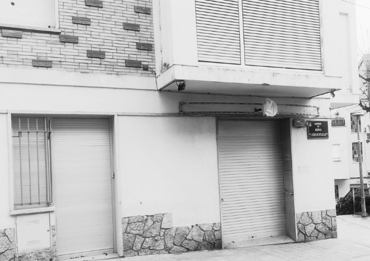 La farmàcia del carrer de Núria ha tancat les portes | Av La Maurina