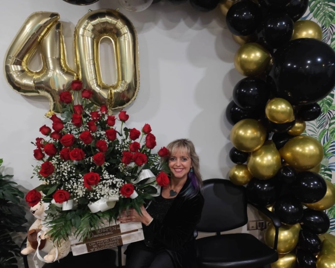 La Mari Carmen ha celebrat els 40 anys de vida de la seva perruqueria | Karmen com