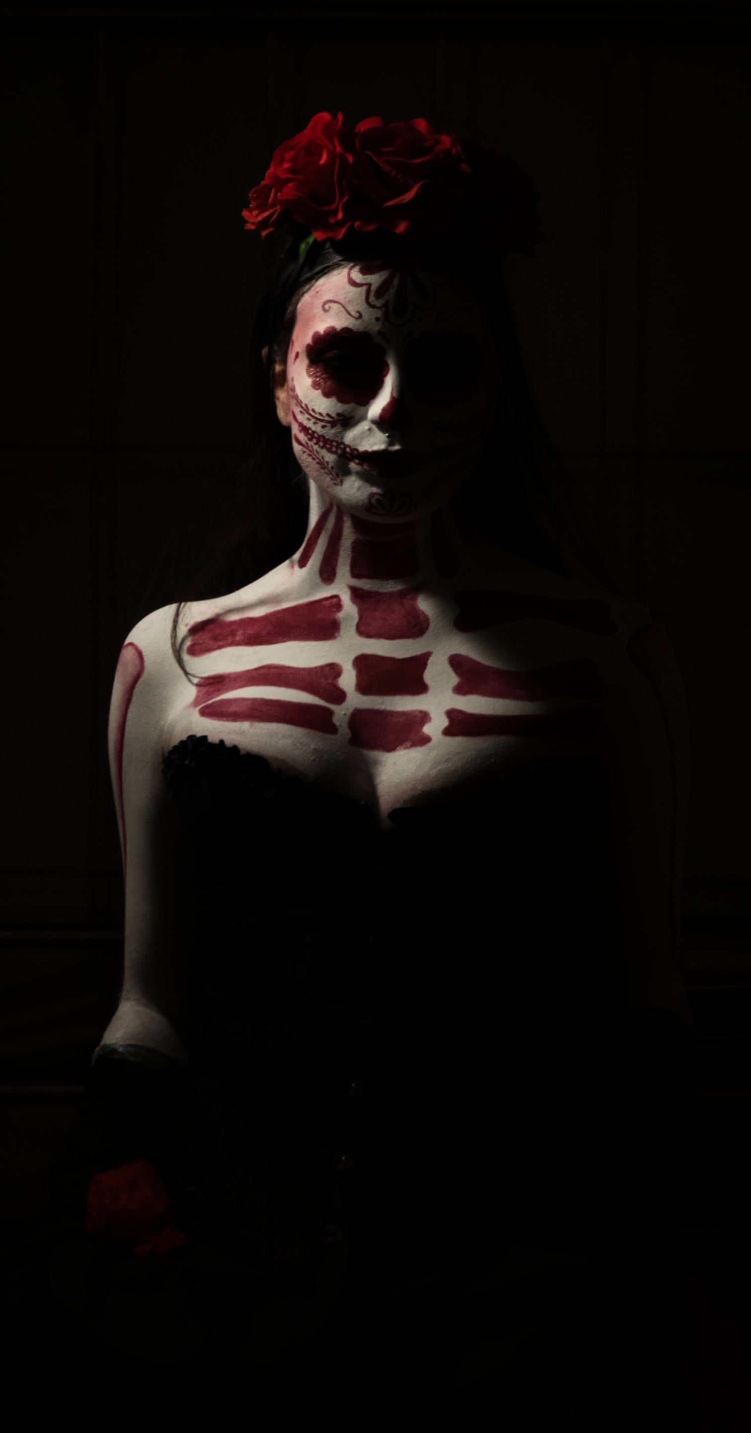 La setmana passada l'IES Terrassa va celebrar una jornada per unir la nostra ciutat amb Mèxic. Alumnes dels departaments d'Imatge Personal i Tèxtil van treballar per organitzar una desfilada de Catrines, una vestimenta que s'utilitza al país llatinoamericà pel dia dels morts | Jordi Rodoreda