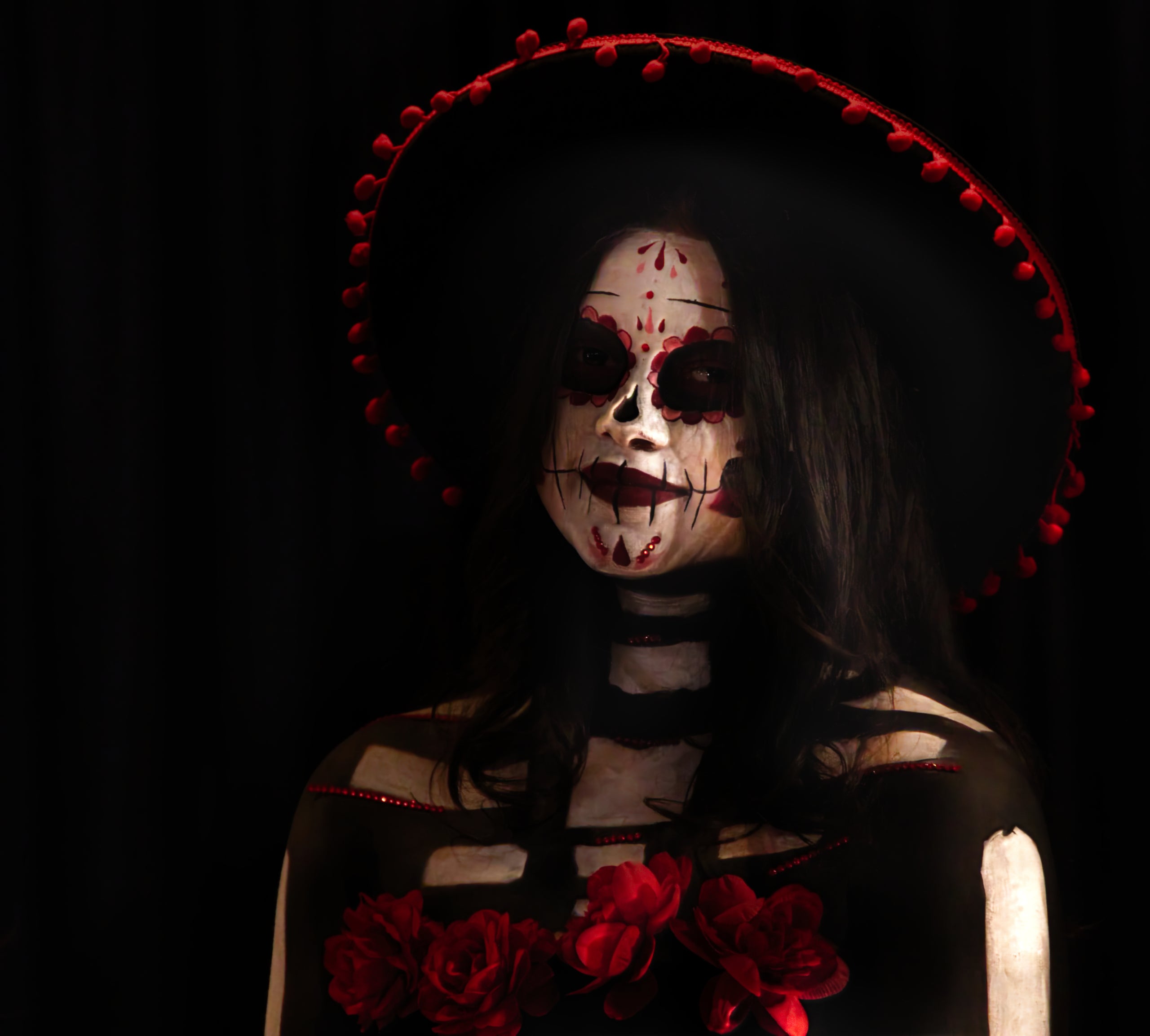 La setmana passada l'IES Terrassa va celebrar una jornada per unir la nostra ciutat amb Mèxic. Alumnes dels departaments d'Imatge Personal i Tèxtil van treballar per organitzar una desfilada de Catrines, una vestimenta que s'utilitza al país llatinoamericà pel dia dels morts | Jordi Rodoreda