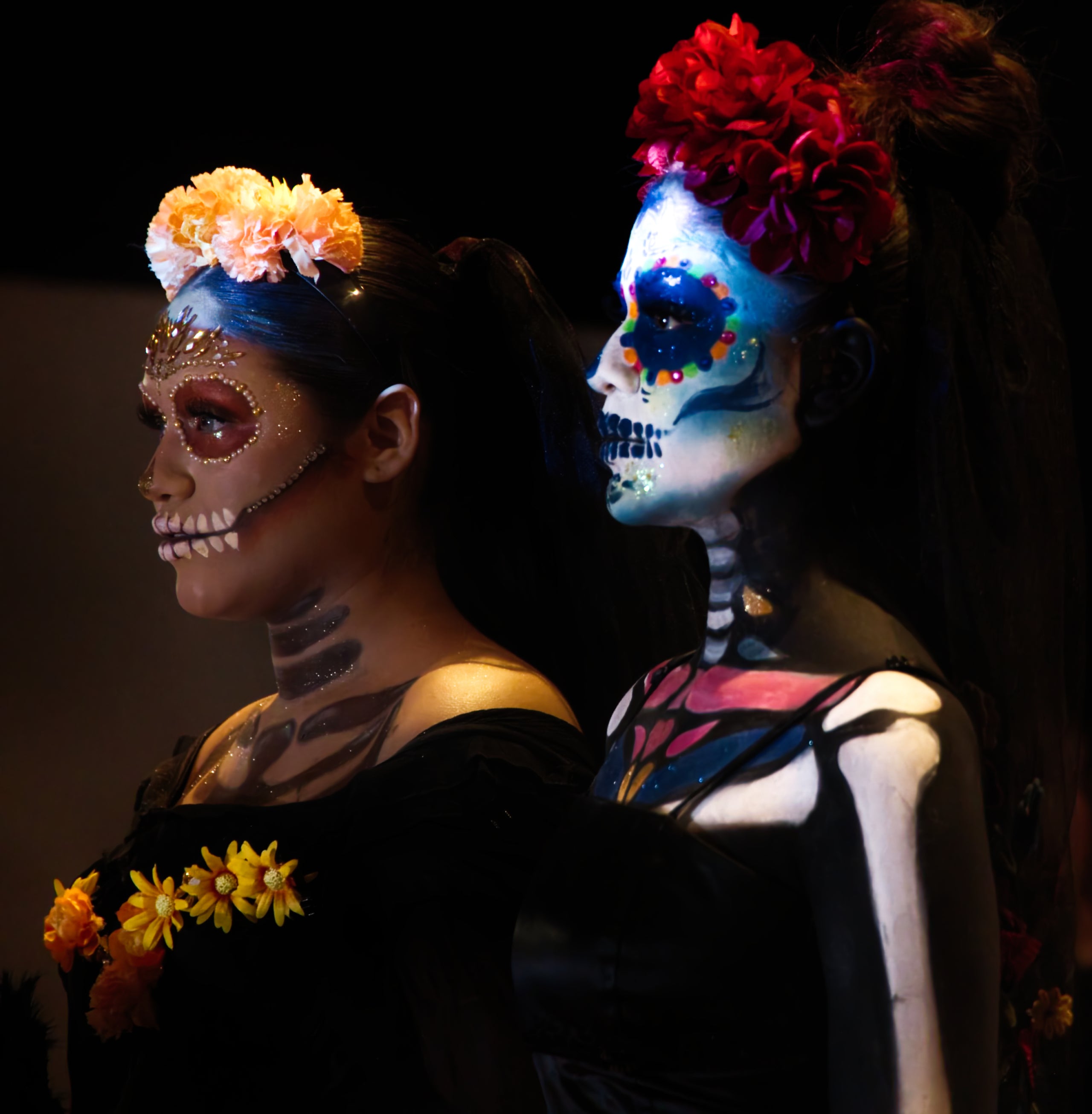 La setmana passada l'IES Terrassa va celebrar una jornada per unir la nostra ciutat amb Mèxic. Alumnes dels departaments d'Imatge Personal i Tèxtil van treballar per organitzar una desfilada de Catrines, una vestimenta que s'utilitza al país llatinoamericà pel dia dels morts | Jordi Rodoreda