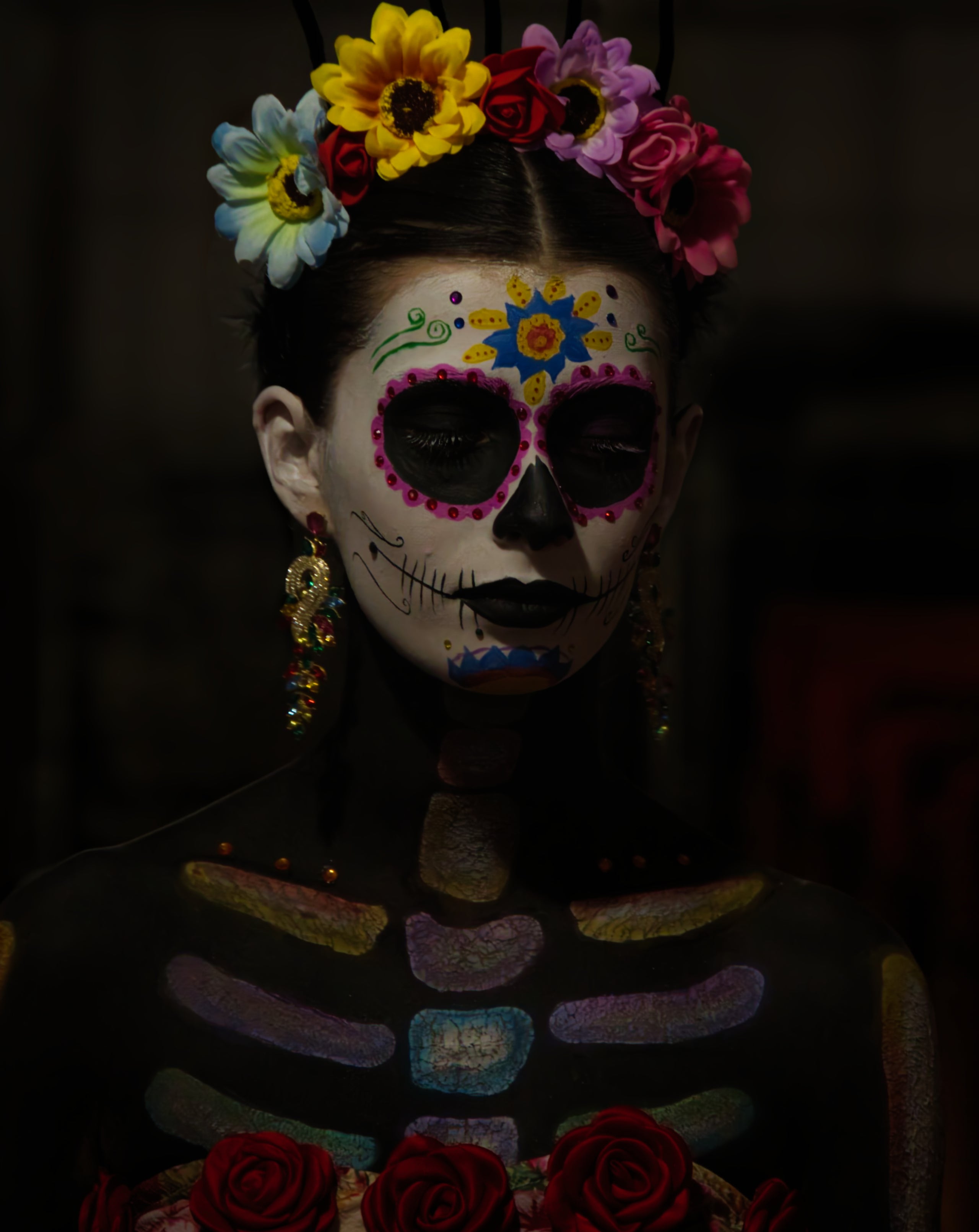 La setmana passada l'IES Terrassa va celebrar una jornada per unir la nostra ciutat amb Mèxic. Alumnes dels departaments d'Imatge Personal i Tèxtil van treballar per organitzar una desfilada de Catrines, una vestimenta que s'utilitza al país llatinoamericà pel dia dels morts | Jordi Rodoreda