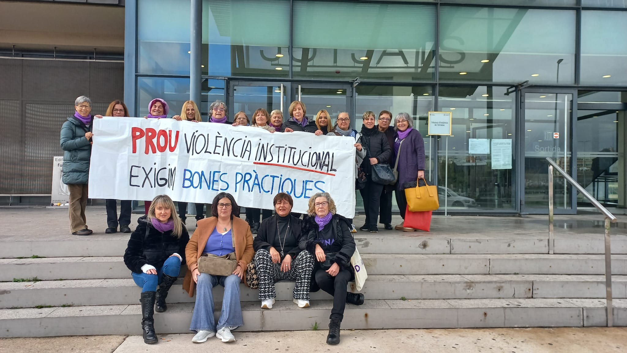 Víctimes de violència masclista i membres del Casal de la Dona s'han reunit amb el jutge degà per parlar de violència institucional | Cedida