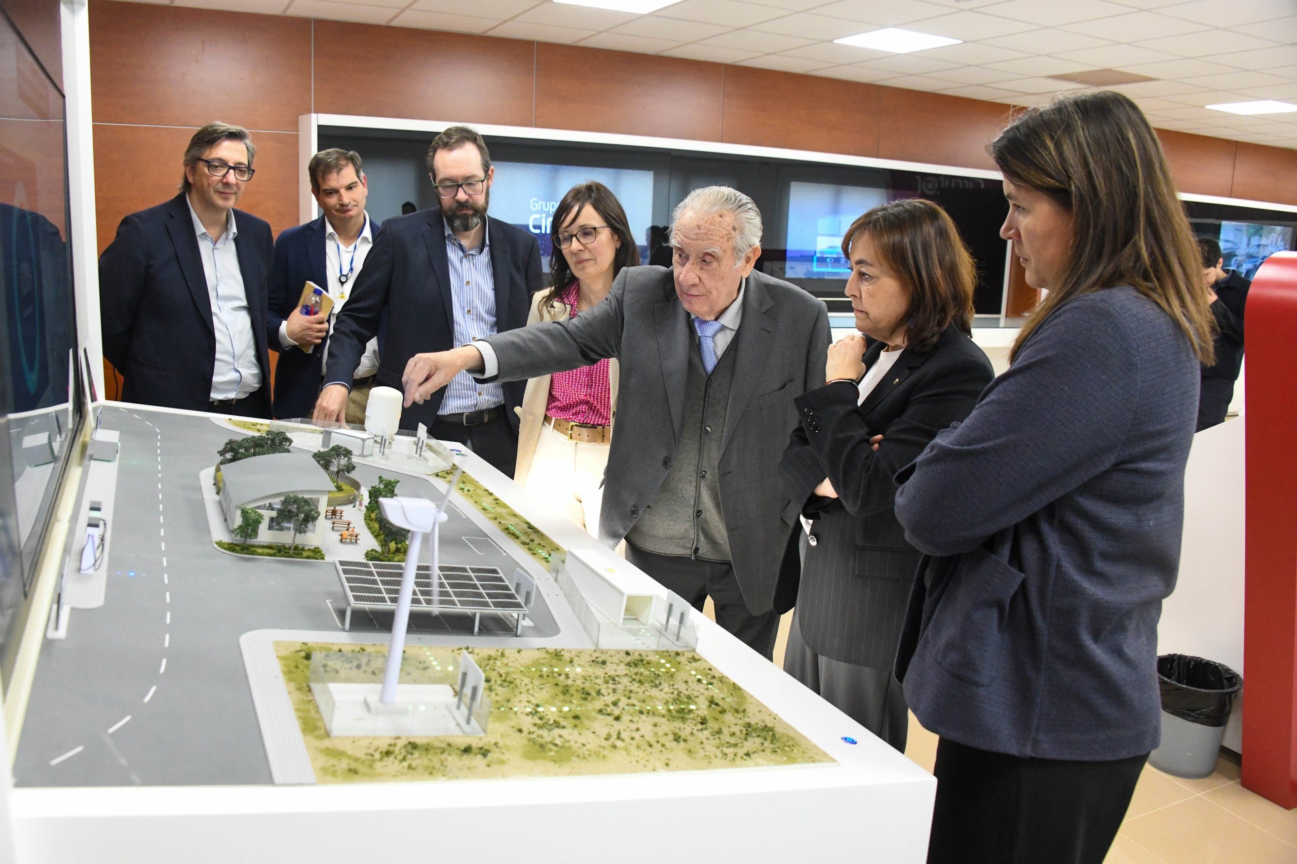 La consellera Paneque, durant la visita a les instal·lacions de Circutor | Gencat