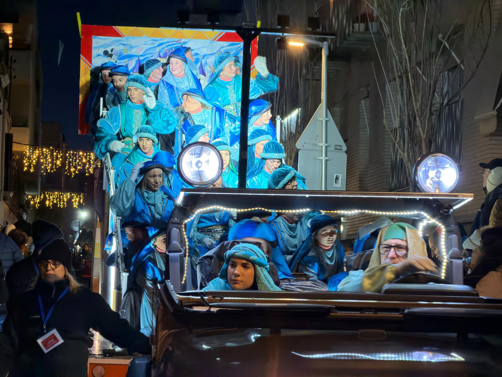 Un any més Ses Majestats els Reis d'Orient han arribat a la ciutat per portar màgia i alegria a tots els infants de Terrassa. Enguany, la Cavalcada de Reis ha estat marcada per les baixes temperatures, les quals van provocar nevades a La Mola i Matadepera. Tot i això, milers de persones es van llençar als carrers per donar una càlida benvinguda a Melcior, Gaspar i Baltasar | Unax Gea