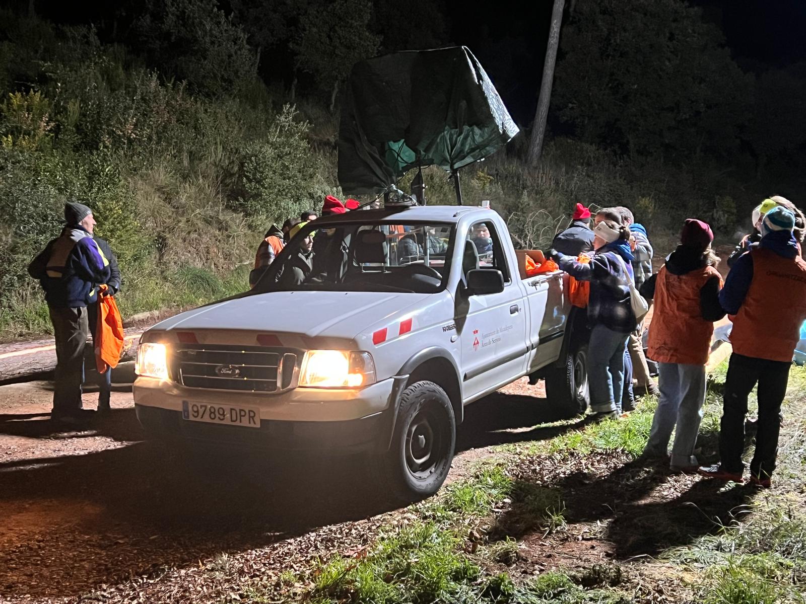 Matadepera ha celebrat aquest dissabte, 10 de gener, una de les activitats més popular de les Festes de Sant Sebastià, la Baixada del Pi. Centenars de persones en aquesta tradicional jornada que va gaudir d'un ambient plenament festiu i sense incidents. Una de les principals novetats d'enguany ha estat el canvi d'ubicació del sopar de la baixada del pi, que es va traslladar al carrer Enric Genescà a causa de les restriccions per la pesta porcina | Salvador Cot