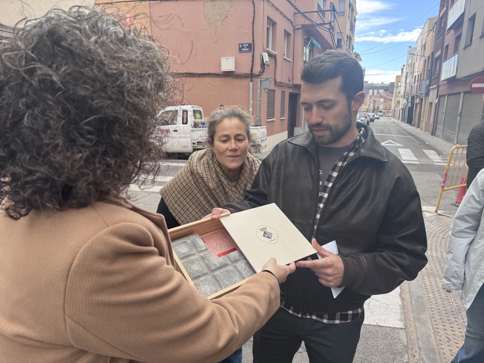 Col·locació de noves llambordes Stolpersteine a Terrassa | Aj. Terrassa