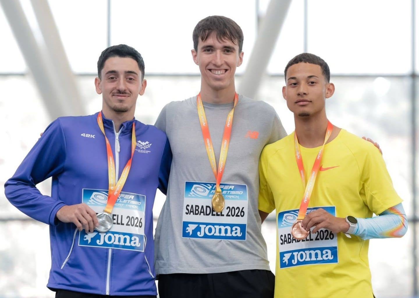 Alex Pintado (al centre) s'ha proclamat campió d'Espanya sub23 en la cursa de 1.500m | FCA
