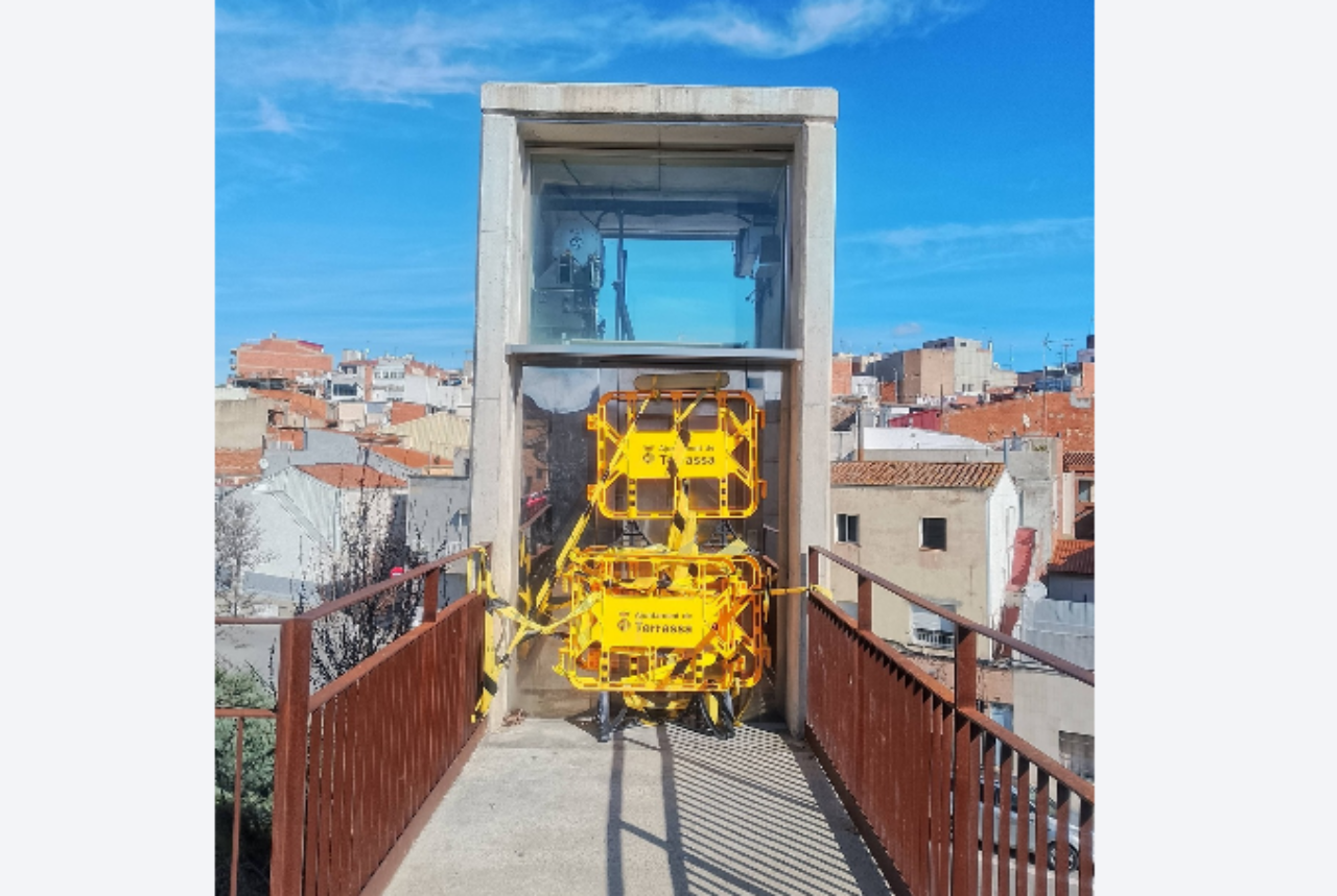 L'ascensor de la plaça de la Maurina, espatllat | AV La Maurina
