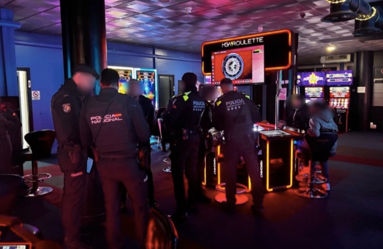 Intervenció conjunta entre Mossos, CNP i Policia Municipal de Terrassa en un saló de jocs de Jacquard | PMT