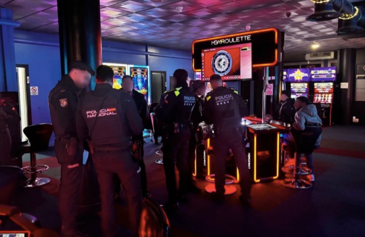 Intervenció conjunta entre Mossos, CNP i Policia Municipal de Terrassa en un saló de jocs de Jacquard | PMT