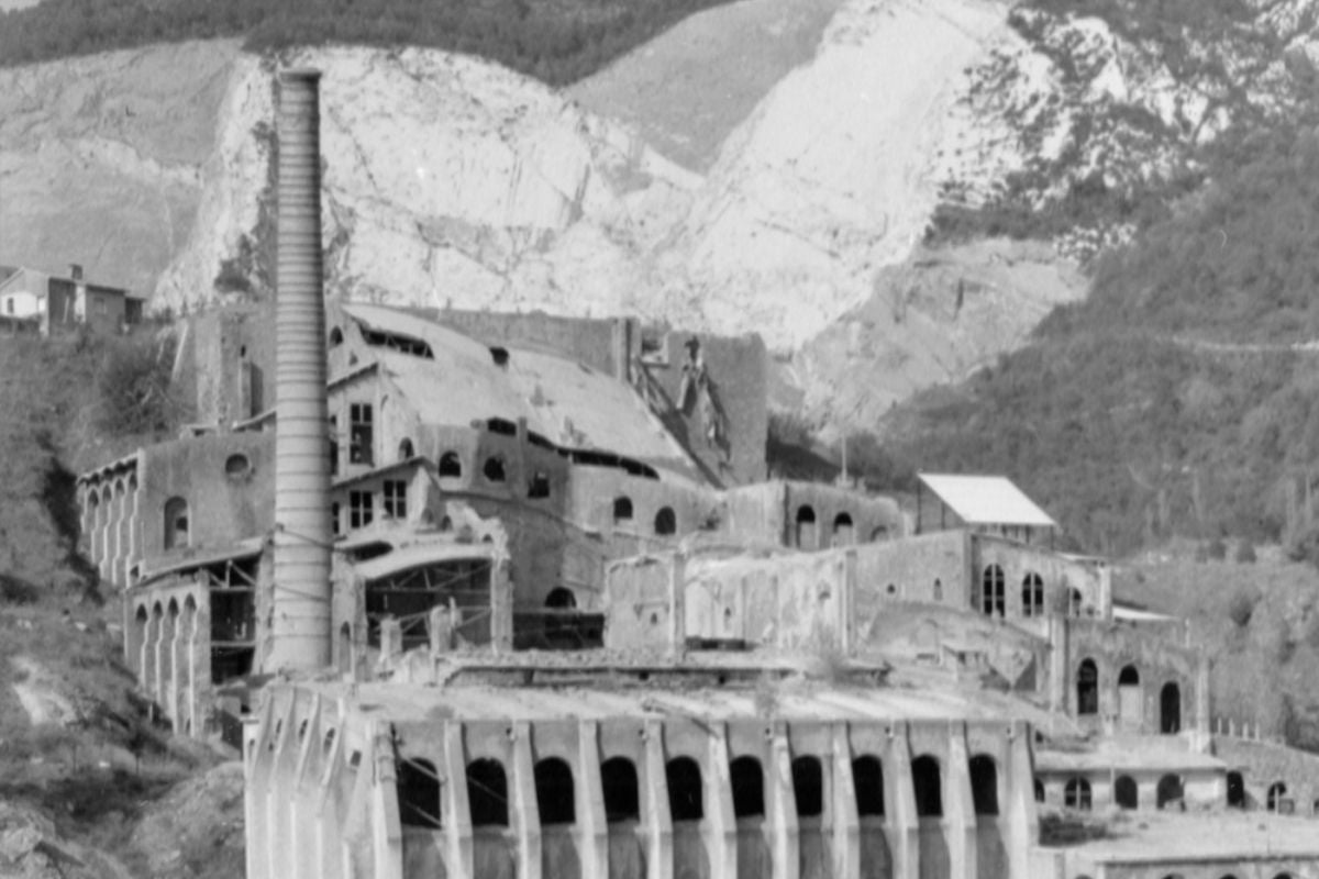 El MNACTEC incorpora a les seves col·leccions 70 fotografies de 1984 de l'antiga fàbrica Asland de Castellar de n'Hug | MNACTEC
