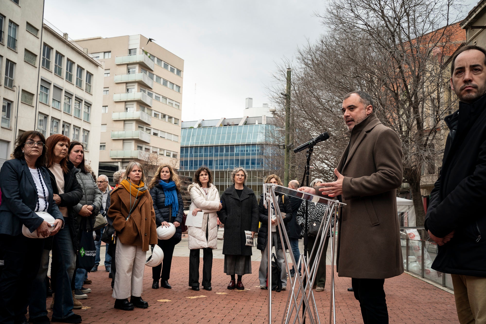 Des del seu tancament als cotxes el desembre del 2018 i el final anticipat de la concessió a Astasa (Aparcamientos Subterráneos de Terrassa SA) el juliol següent, els fotògrafs no havien pogut entrar al vell pàrquing del 1972 del Portal de Sant Roc per perill d'esfondrament. Després de set anys, la presentació del nou projecte de pàrquing per part de l'equip de govern de Jordi Ballart aquest dimarts va ser l'ocasió per a visitar l'estructura de la primera planta, apuntalada amb pilones metàl·liques a l'espera de la seva nova vida subterrània d'aquí al 2029 | Mireia Comas