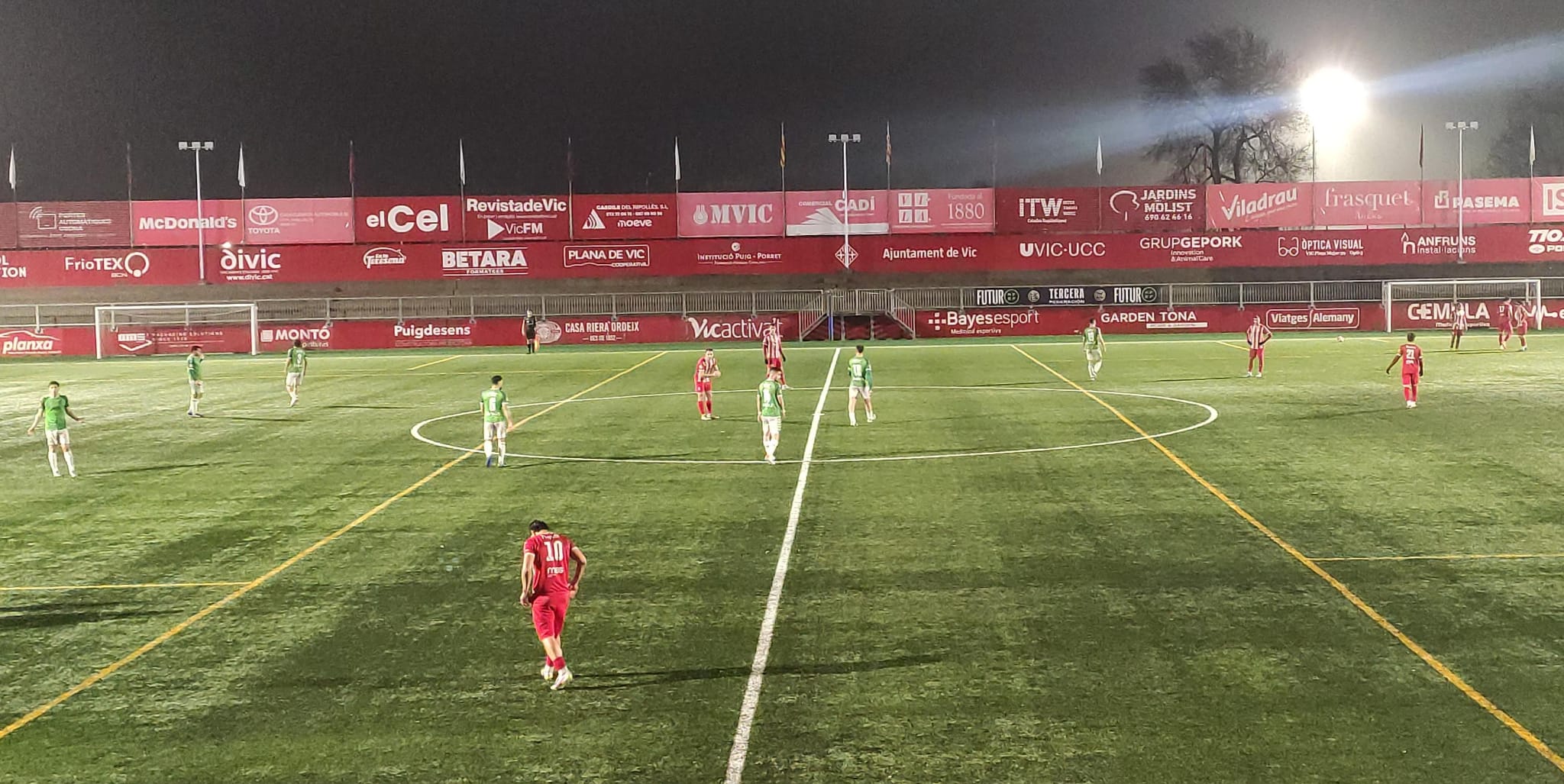 Imatges del partit entre la UE Vic i el San Cristóbal / Cedida