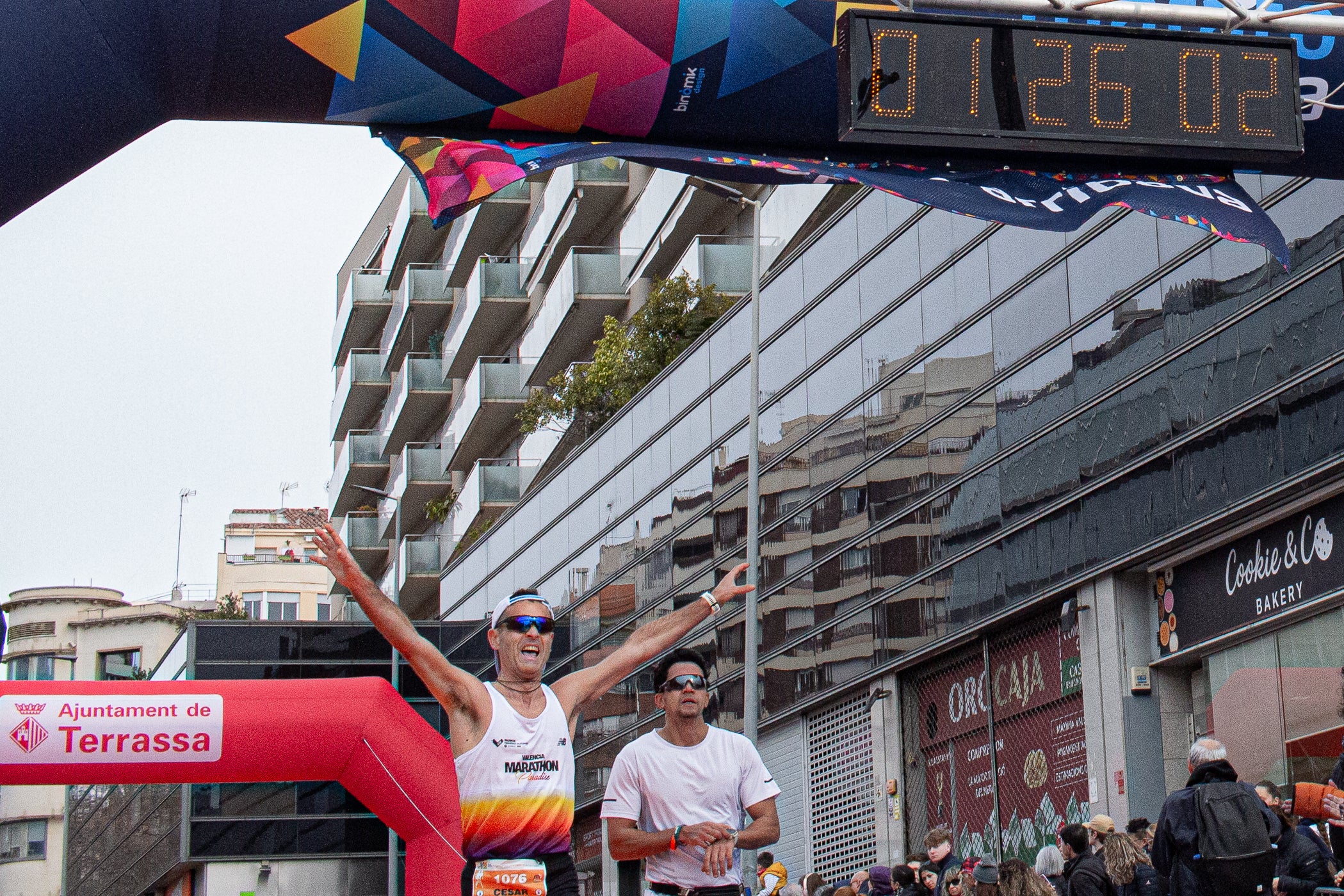 Aquest diumenge, 1 de febrer, s'ha celebrat la 26a edició de la Mitja Marató Internacional de Terrassa. Un total de 4.154 participants han corregut en els dos recorreguts que s'han organitzat, la cursa gran (de 21 quilòmetres) i la Santi Centelles (de 5 quilòmetres). Els grans triomfadors de la jornada han estat Jaume Leiva i Cristina Silva, que s'ha proclamat campions de l'edició d'enguany amb un temps d'1:07:43 i 1:15:18, respectivament | Javier González
