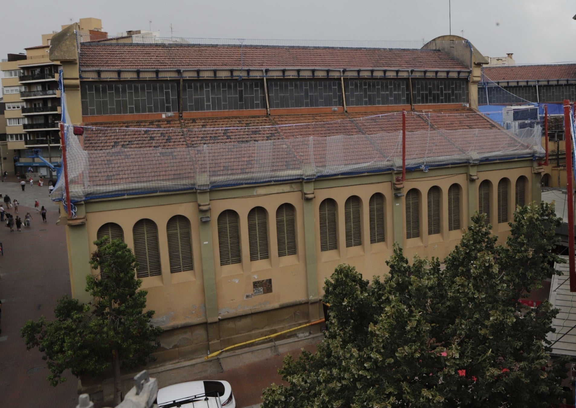 Després de la intervenció a la coberta, ara toca rehabilitar els porticons del Mercat | Cristóbal Castro