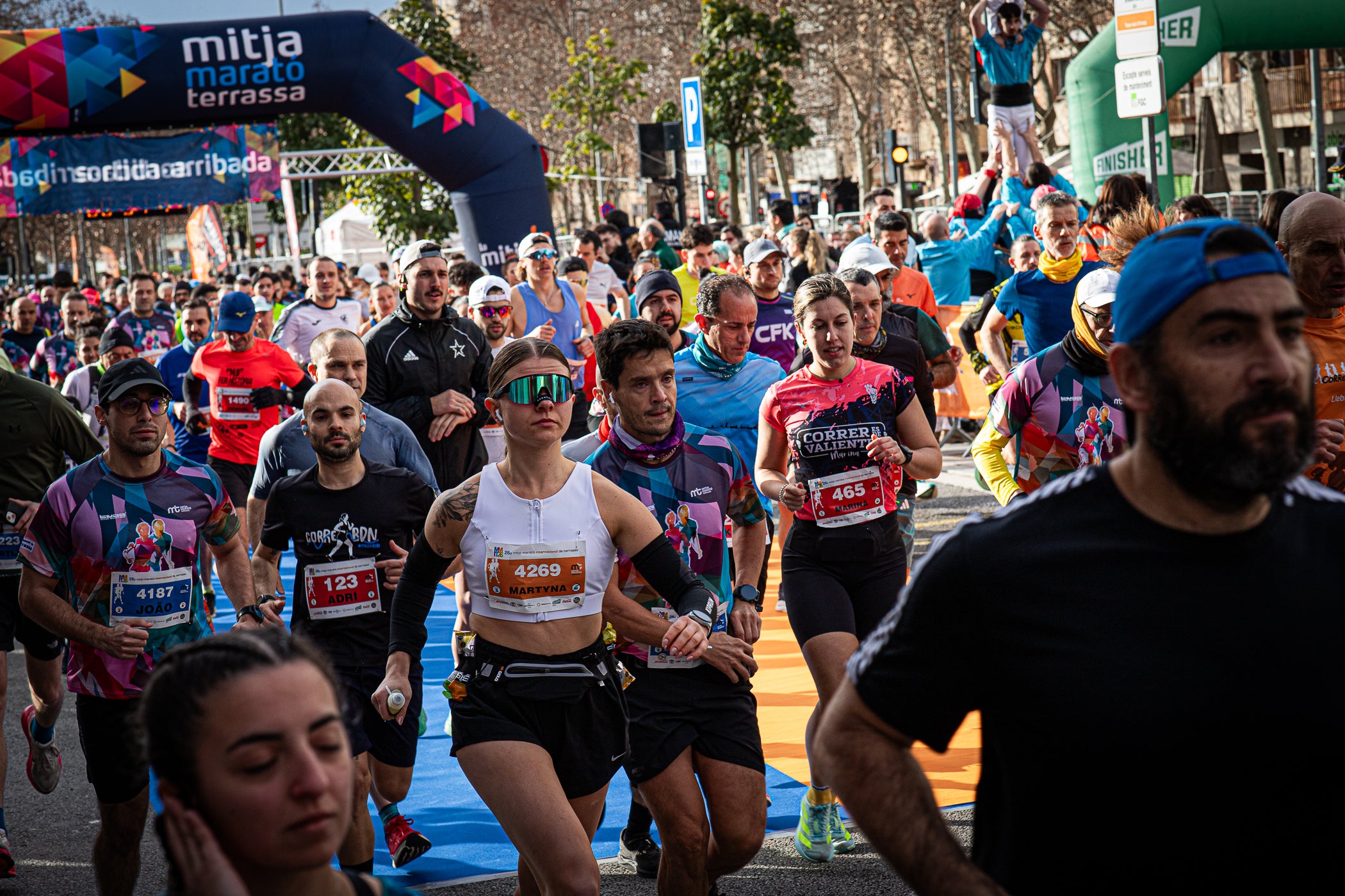 Aquest diumenge, 1 de febrer, s'ha celebrat la 26a edició de la Mitja Marató Internacional de Terrassa. Un total de 4.154 participants han corregut en els dos recorreguts que s'han organitzat, la cursa gran (de 21 quilòmetres) i la Santi Centelles (de 5 quilòmetres). Els grans triomfadors de la jornada han estat Jaume Leiva i Cristina Silva, que s'ha proclamat campions de l'edició d'enguany amb un temps d'1:07:43 i 1:15:18, respectivament | Javier González