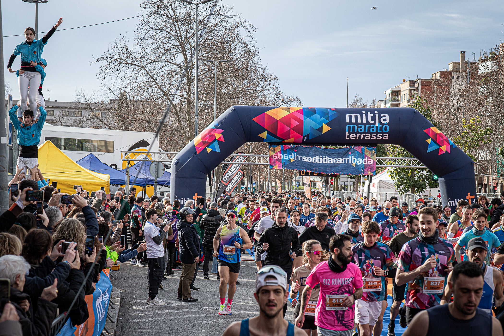 Aquest diumenge, 1 de febrer, s'ha celebrat la 26a edició de la Mitja Marató Internacional de Terrassa. Un total de 4.154 participants han corregut en els dos recorreguts que s'han organitzat, la cursa gran (de 21 quilòmetres) i la Santi Centelles (de 5 quilòmetres). Els grans triomfadors de la jornada han estat Jaume Leiva i Cristina Silva, que s'ha proclamat campions de l'edició d'enguany amb un temps d'1:07:43 i 1:15:18, respectivament | Javier González