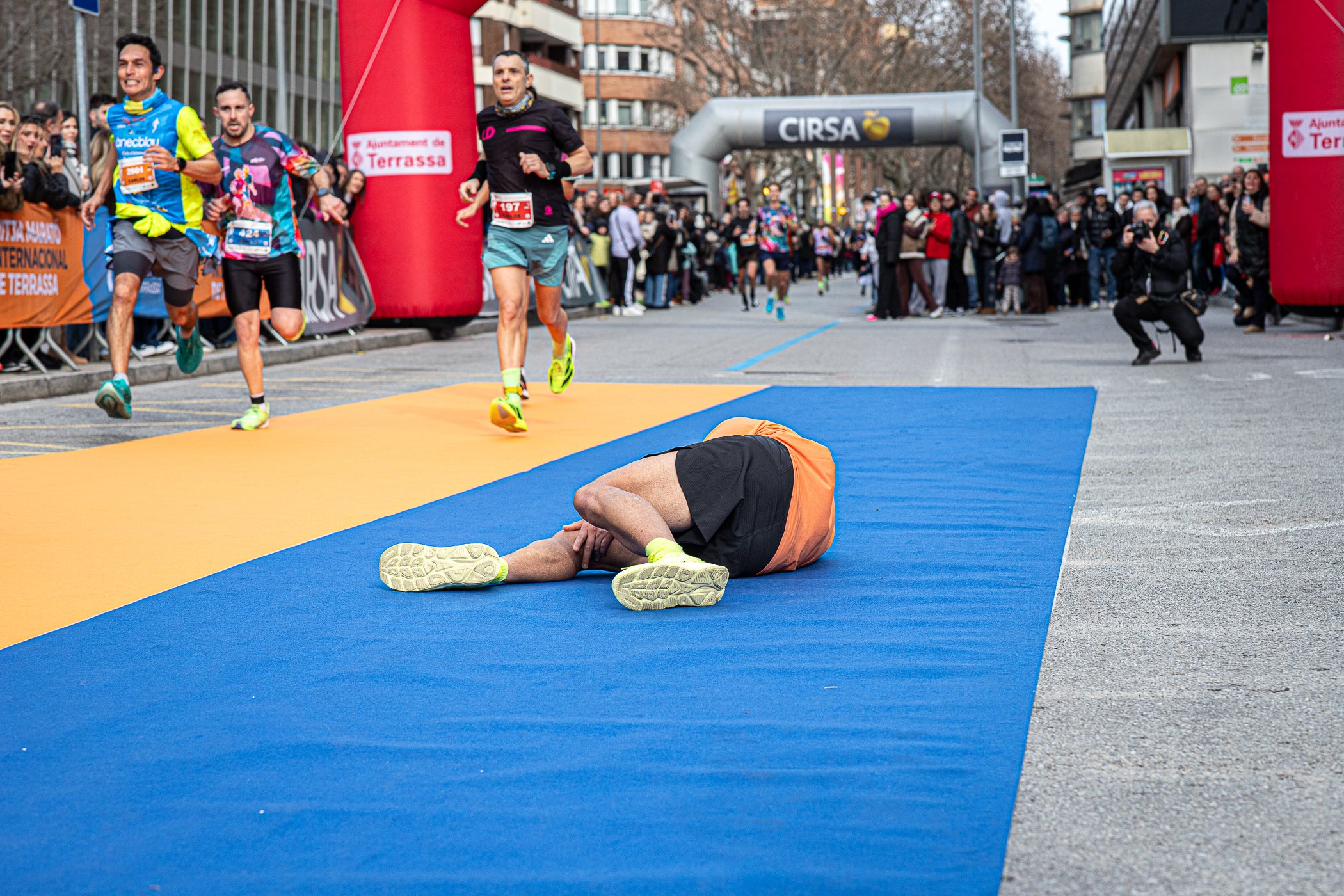 Aquest diumenge, 1 de febrer, s'ha celebrat la 26a edició de la Mitja Marató Internacional de Terrassa. Un total de 4.154 participants han corregut en els dos recorreguts que s'han organitzat, la cursa gran (de 21 quilòmetres) i la Santi Centelles (de 5 quilòmetres). Els grans triomfadors de la jornada han estat Jaume Leiva i Cristina Silva, que s'ha proclamat campions de l'edició d'enguany amb un temps d'1:07:43 i 1:15:18, respectivament | Javier González