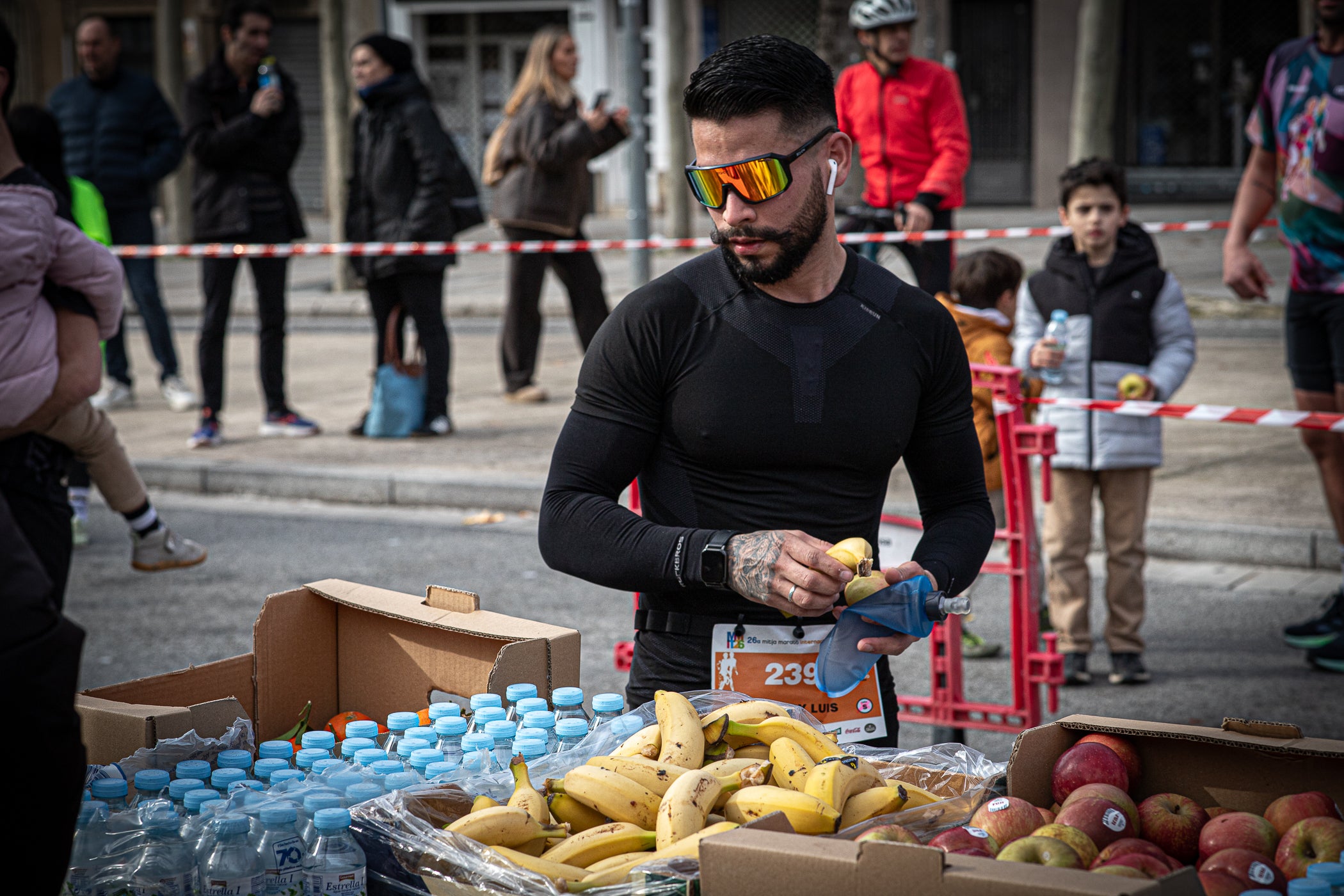 Aquest diumenge, 1 de febrer, s'ha celebrat la 26a edició de la Mitja Marató Internacional de Terrassa. Un total de 4.154 participants han corregut en els dos recorreguts que s'han organitzat, la cursa gran (de 21 quilòmetres) i la Santi Centelles (de 5 quilòmetres). Els grans triomfadors de la jornada han estat Jaume Leiva i Cristina Silva, que s'ha proclamat campions de l'edició d'enguany amb un temps d'1:07:43 i 1:15:18, respectivament | Javier González