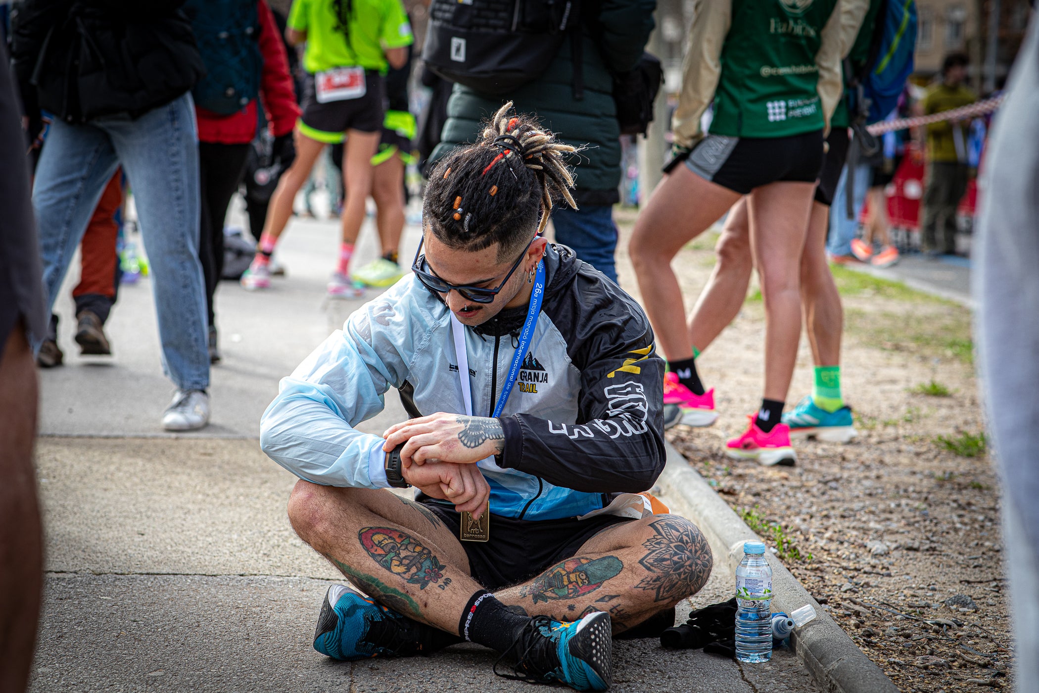 Aquest diumenge, 1 de febrer, s'ha celebrat la 26a edició de la Mitja Marató Internacional de Terrassa. Un total de 4.154 participants han corregut en els dos recorreguts que s'han organitzat, la cursa gran (de 21 quilòmetres) i la Santi Centelles (de 5 quilòmetres). Els grans triomfadors de la jornada han estat Jaume Leiva i Cristina Silva, que s'ha proclamat campions de l'edició d'enguany amb un temps d'1:07:43 i 1:15:18, respectivament | Javier González