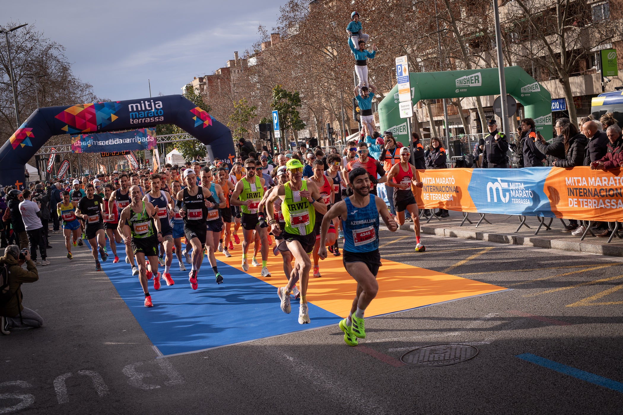 Aquest diumenge, 1 de febrer, s'ha celebrat la 26a edició de la Mitja Marató Internacional de Terrassa. Un total de 4.154 participants han corregut en els dos recorreguts que s'han organitzat, la cursa gran (de 21 quilòmetres) i la Santi Centelles (de 5 quilòmetres). Els grans triomfadors de la jornada han estat Jaume Leiva i Cristina Silva, que s'ha proclamat campions de l'edició d'enguany amb un temps d'1:07:43 i 1:15:18, respectivament | Javier González