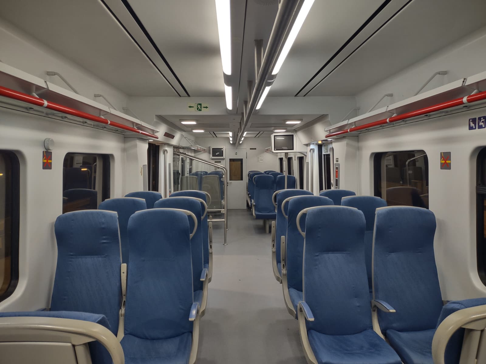 Interior d'un tren de Rodalies, de la línia R4 | Elliot Fernández
