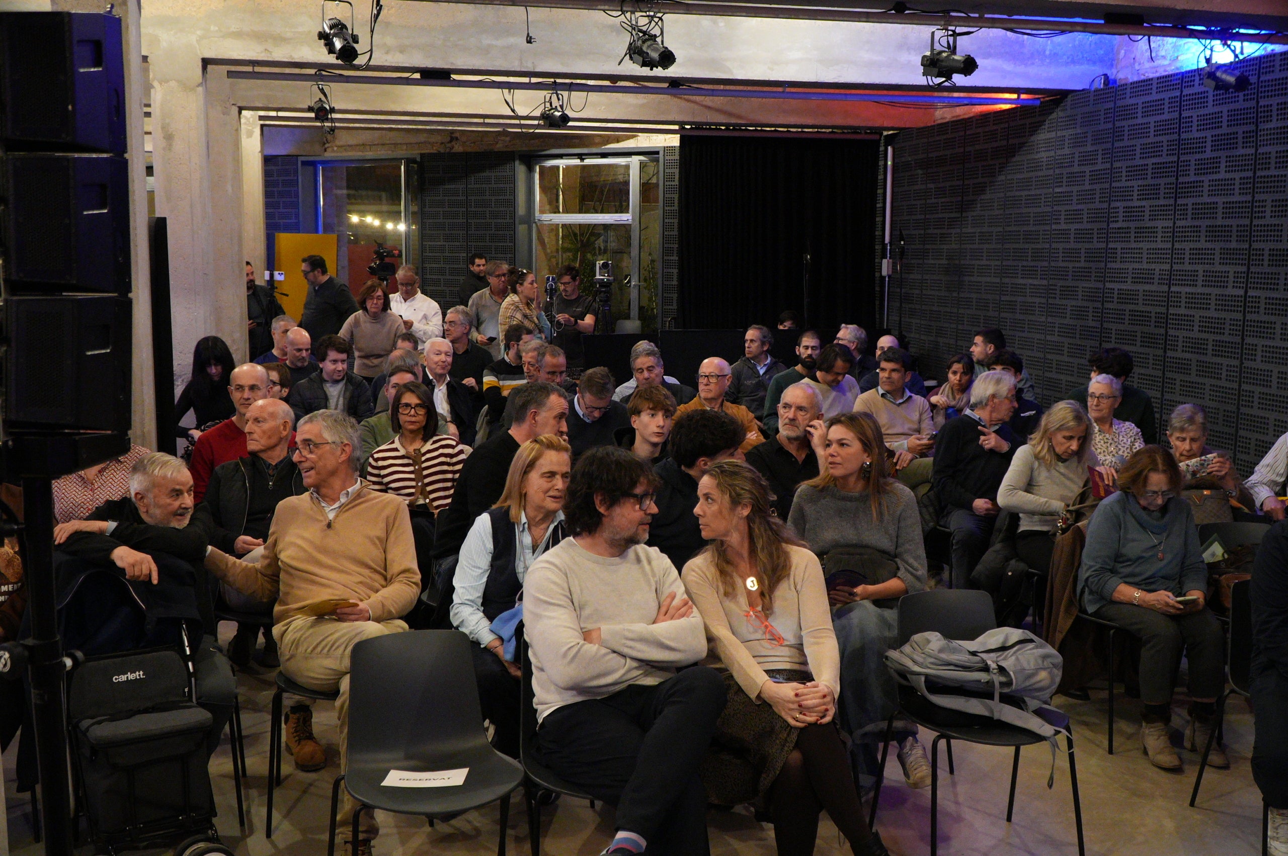 El precandidat a les eleccions del Futbol Club Barcelona, Víctor Font, ha realitzat un acte aquest dilluns al vespre al Vapor de Prodis dirigit als socis i sòcies blaugranes del Vallès Occidental. Durant l'acte, Font ha presentat la seva candidatura 'Nosaltres Barça' i ha explicat el projecte econòmic i esportiu que vol impulsar com a president | Jan Romero