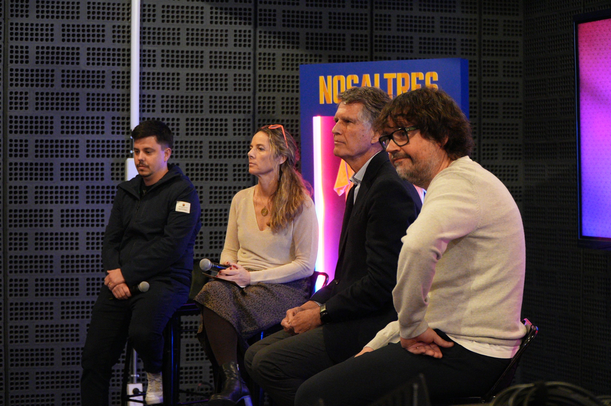 El precandidat a les eleccions del Futbol Club Barcelona, Víctor Font, ha realitzat un acte aquest dilluns al vespre al Vapor de Prodis dirigit als socis i sòcies blaugranes del Vallès Occidental. Durant l'acte, Font ha presentat la seva candidatura 'Nosaltres Barça' i ha explicat el projecte econòmic i esportiu que vol impulsar com a president | Jan Romero