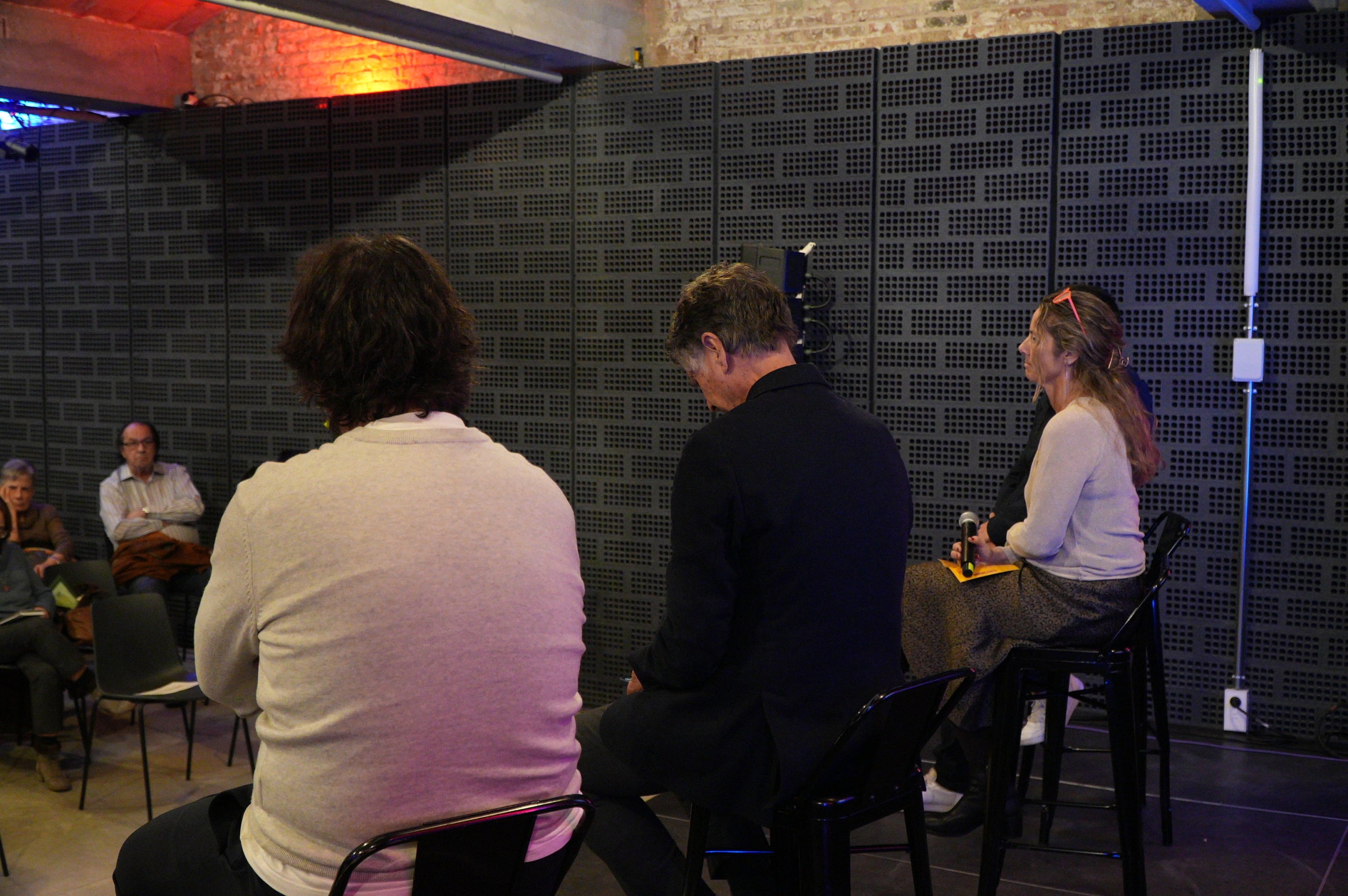 El precandidat a les eleccions del Futbol Club Barcelona, Víctor Font, ha realitzat un acte aquest dilluns al vespre al Vapor de Prodis dirigit als socis i sòcies blaugranes del Vallès Occidental. Durant l'acte, Font ha presentat la seva candidatura 'Nosaltres Barça' i ha explicat el projecte econòmic i esportiu que vol impulsar com a president | Jan Romero