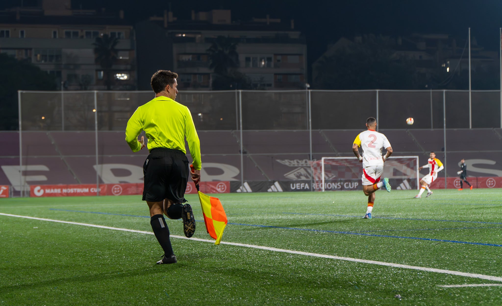 La selecció Catalana Amateur ha quedat eliminada de la Copa de Regions UEFA després de perdre la semifinal contra Navarra. El partit, disputat a l'estadi Olímpic de Terrassa, es va decidir a la pròrroga després que el matx arribés al xiulet final amb un empat a 2. En aquests 20 minuts addicionals, els navarresos van ser molt superiors, aconseguint el tercer i quart gol i eliminant als catalans de la competició. Aquest diumenge, 1 de març, es jugarà la final del torneig entre les Illes Canàries i Navarra a les 12:00 hores | Jan Romero