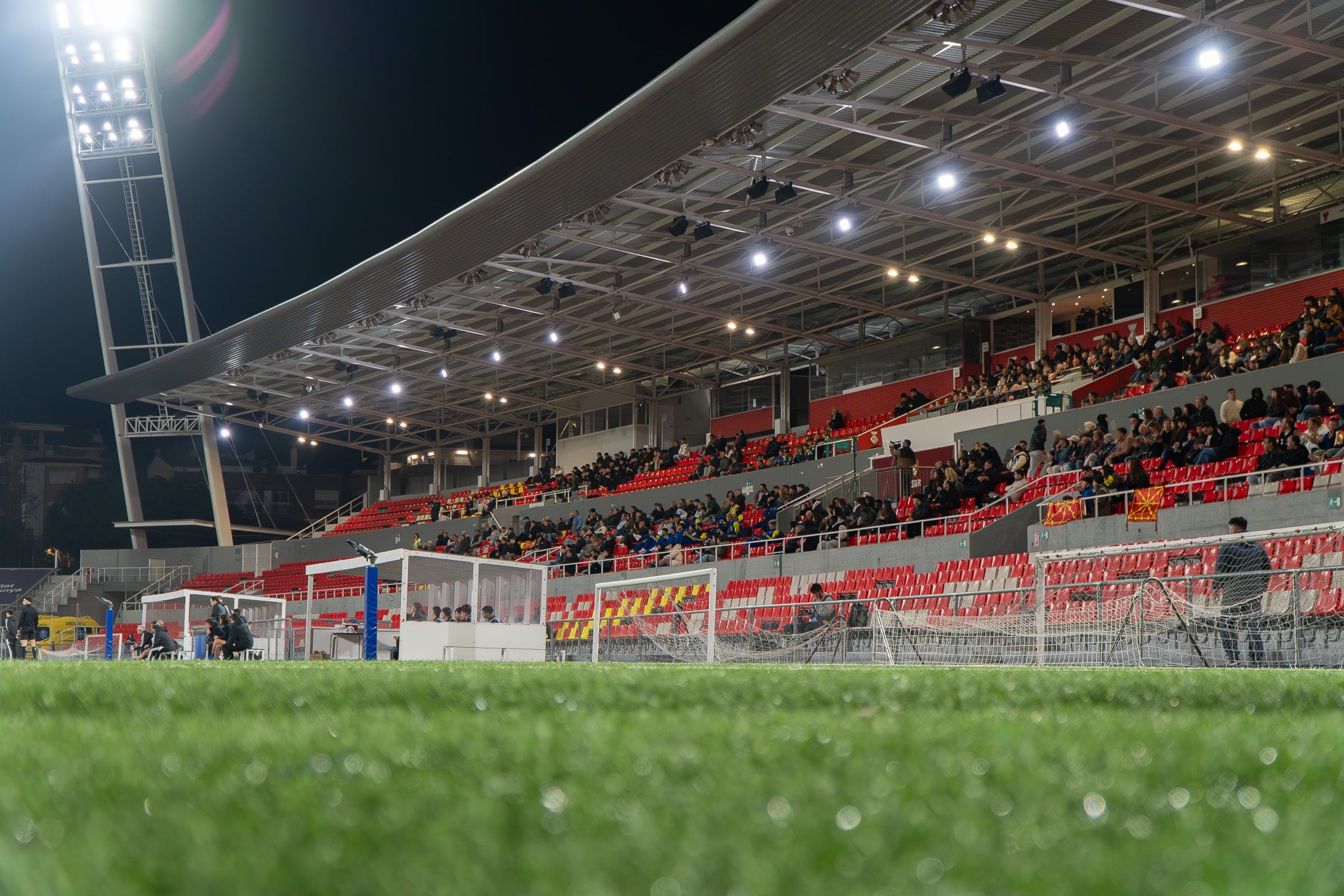 La selecció Catalana Amateur ha quedat eliminada de la Copa de Regions UEFA després de perdre la semifinal contra Navarra. El partit, disputat a l'estadi Olímpic de Terrassa, es va decidir a la pròrroga després que el matx arribés al xiulet final amb un empat a 2. En aquests 20 minuts addicionals, els navarresos van ser molt superiors, aconseguint el tercer i quart gol i eliminant als catalans de la competició. Aquest diumenge, 1 de març, es jugarà la final del torneig entre les Illes Canàries i Navarra a les 12:00 hores | Jan Romero