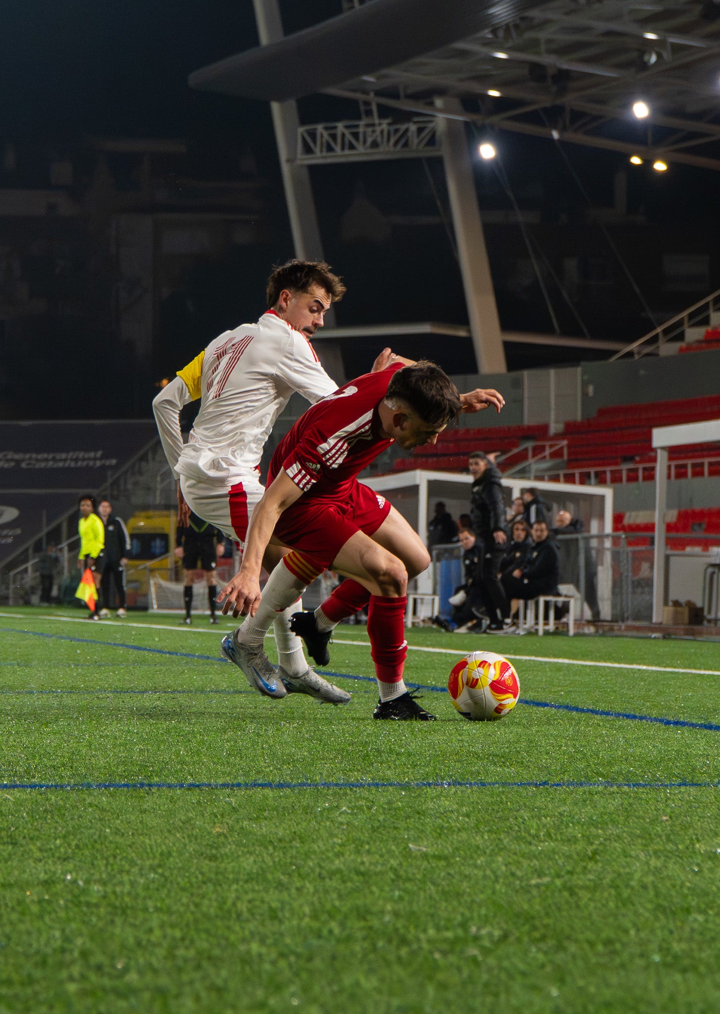 La selecció Catalana Amateur ha quedat eliminada de la Copa de Regions UEFA després de perdre la semifinal contra Navarra. El partit, disputat a l'estadi Olímpic de Terrassa, es va decidir a la pròrroga després que el matx arribés al xiulet final amb un empat a 2. En aquests 20 minuts addicionals, els navarresos van ser molt superiors, aconseguint el tercer i quart gol i eliminant als catalans de la competició. Aquest diumenge, 1 de març, es jugarà la final del torneig entre les Illes Canàries i Navarra a les 12:00 hores | Jan Romero