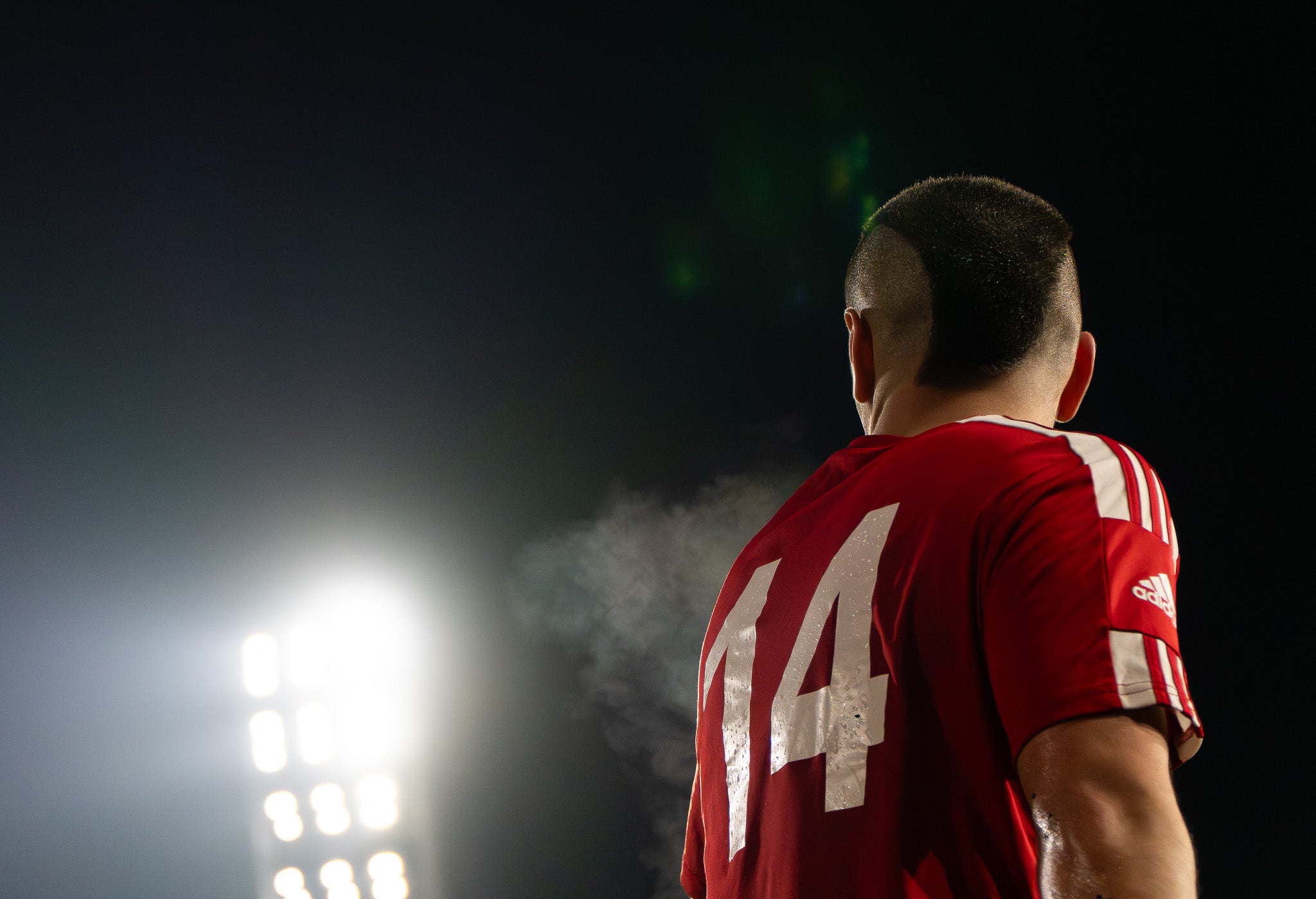 La selecció Catalana Amateur ha quedat eliminada de la Copa de Regions UEFA després de perdre la semifinal contra Navarra. El partit, disputat a l'estadi Olímpic de Terrassa, es va decidir a la pròrroga després que el matx arribés al xiulet final amb un empat a 2. En aquests 20 minuts addicionals, els navarresos van ser molt superiors, aconseguint el tercer i quart gol i eliminant als catalans de la competició. Aquest diumenge, 1 de març, es jugarà la final del torneig entre les Illes Canàries i Navarra a les 12:00 hores | Jan Romero