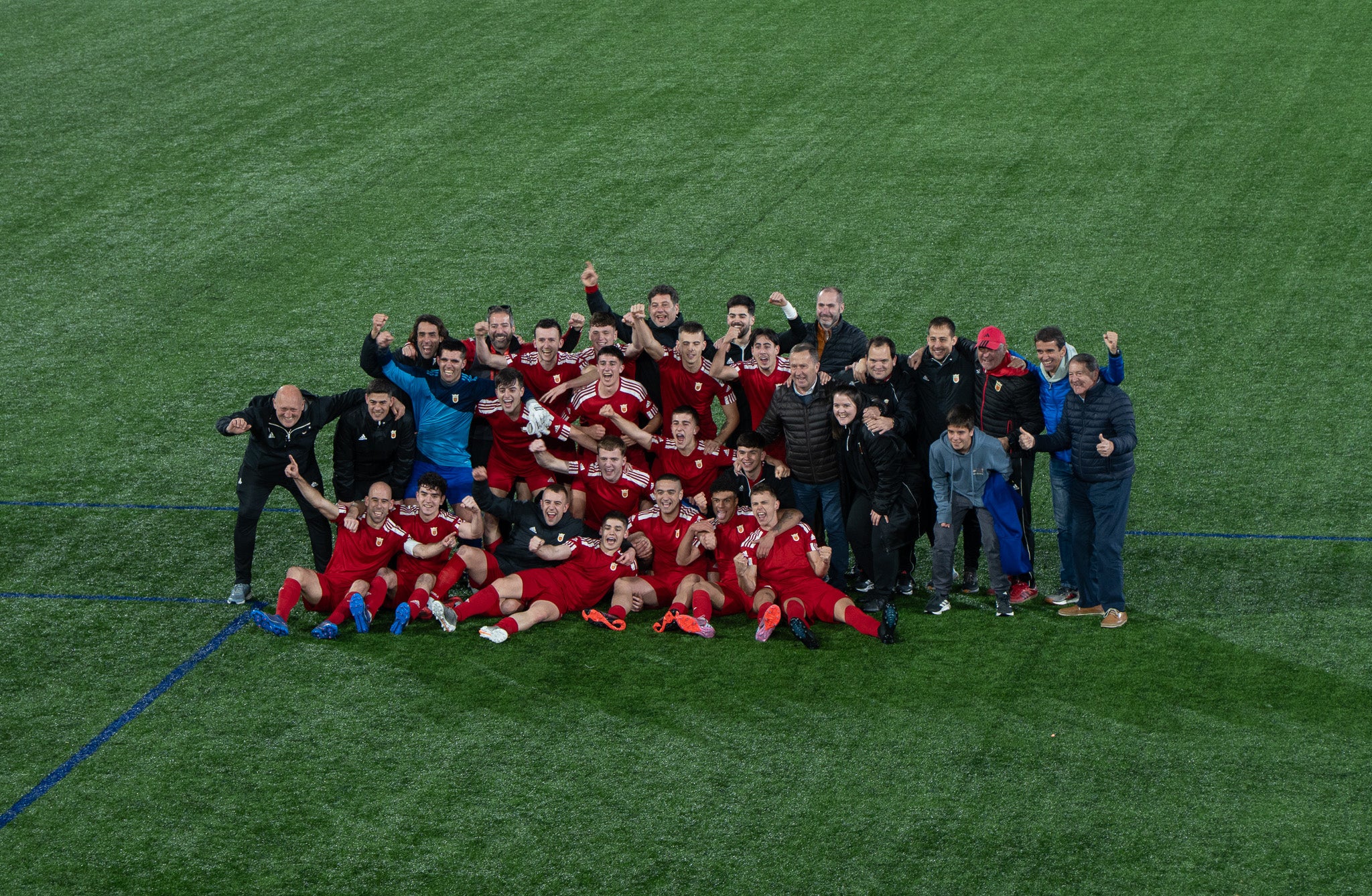 La selecció Catalana Amateur ha quedat eliminada de la Copa de Regions UEFA després de perdre la semifinal contra Navarra. El partit, disputat a l'estadi Olímpic de Terrassa, es va decidir a la pròrroga després que el matx arribés al xiulet final amb un empat a 2. En aquests 20 minuts addicionals, els navarresos van ser molt superiors, aconseguint el tercer i quart gol i eliminant als catalans de la competició. Aquest diumenge, 1 de març, es jugarà la final del torneig entre les Illes Canàries i Navarra a les 12:00 hores | Jan Romero