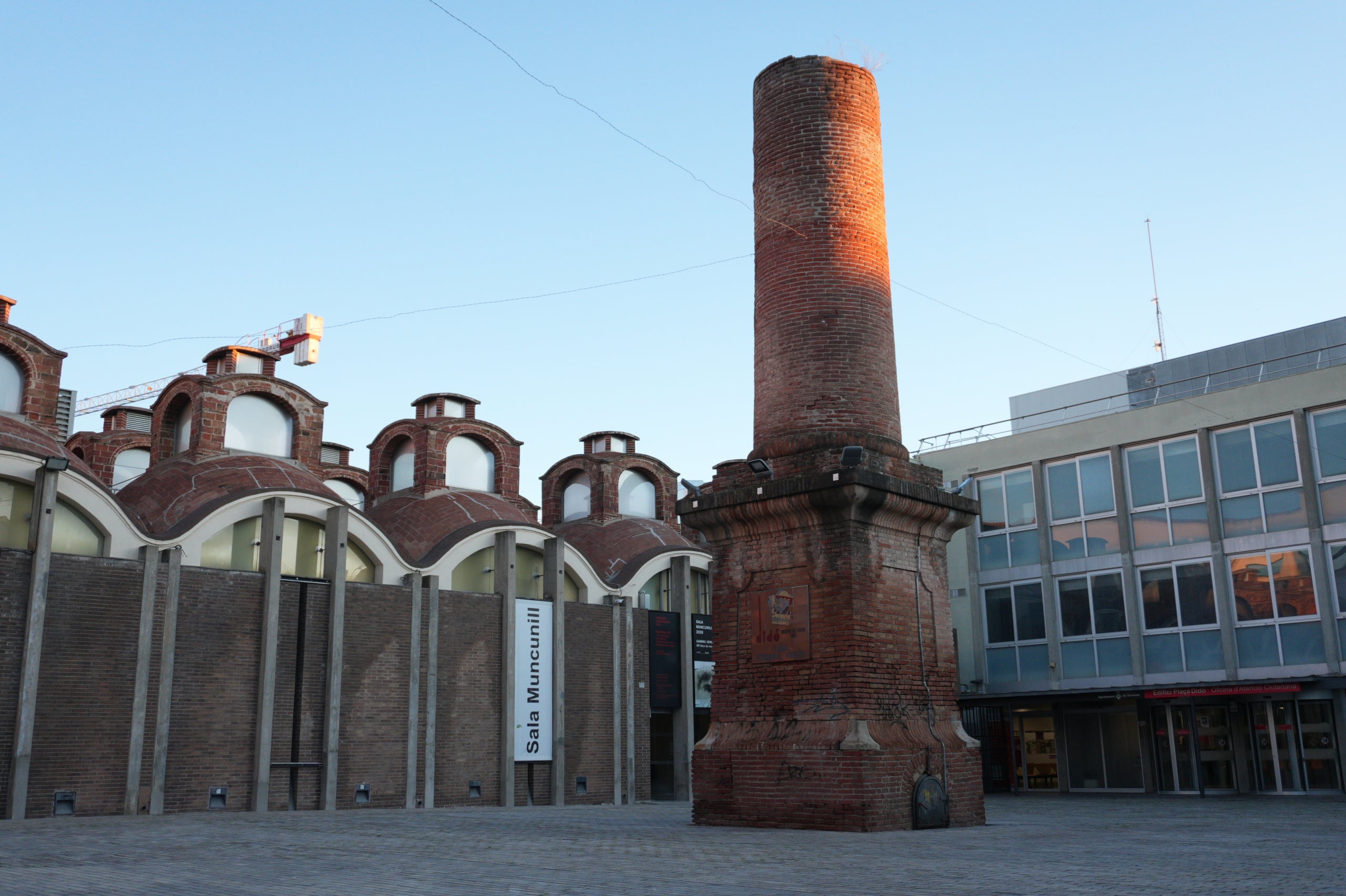 Plaça Didó de Terrassa, amb la Sala Muncunill i l'OAC de fons | Jan Romero