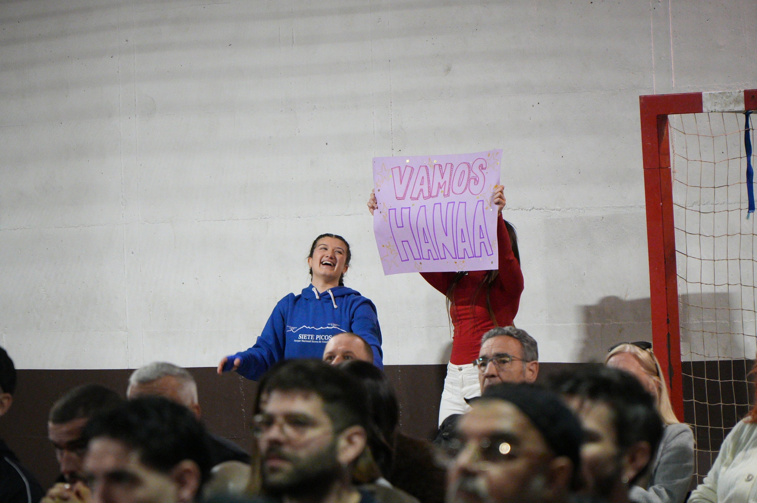 Gran jornada de boxa al pavelló poliesportiu de La Cogullada. El Boxing Club Terrassa va preparar un dissabte ple de lluita i passió amb un total de dotze combats de totes les categories. Era la prèvia perfecte per acompanyar el debut com a professional de Musta Jr. L’esdeveniment va crear molta expectació i els boxejadors de Terrassa van demostrar el seu nivell davant d’un públic entregat. Van competir: els juniors Adam IBN Maimoun, Hanna Al Fakiri, Rafael El Kasser (del Boxing Terrassa) i Solaiman Rouaz (del Team S. Leon), els joves Emma Méndez, Gerard Martín i Achraf El Idrissi (del Boxing) i David Sánchez (del Team S. Leon); i en elit, Pedro Martinez (Boxing). A més, es va fer un reconeixement especial al terrassenc Fran Garcia, actual campió d’Espanya en boxa adaptada.