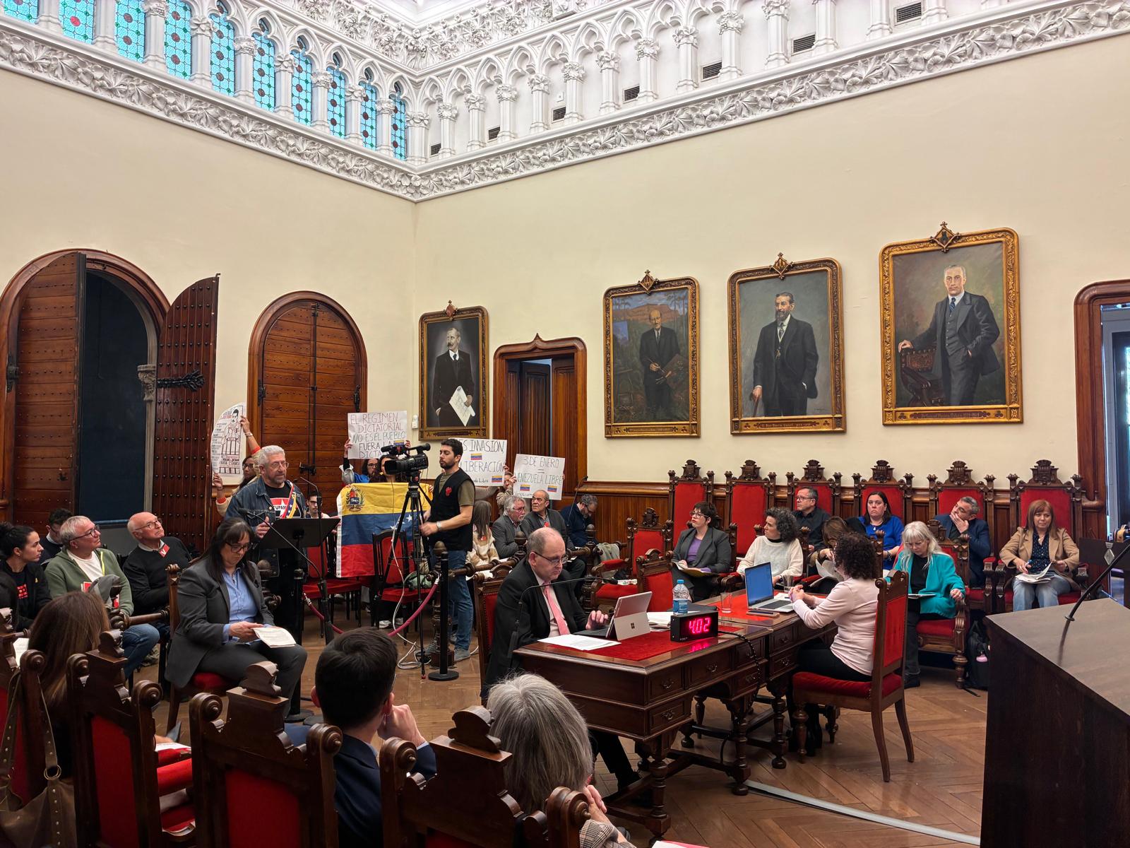 Veus oposades al Ple de Terrassa sobre l'alliberament de Nicolás Maduro | Vicenç Batalla