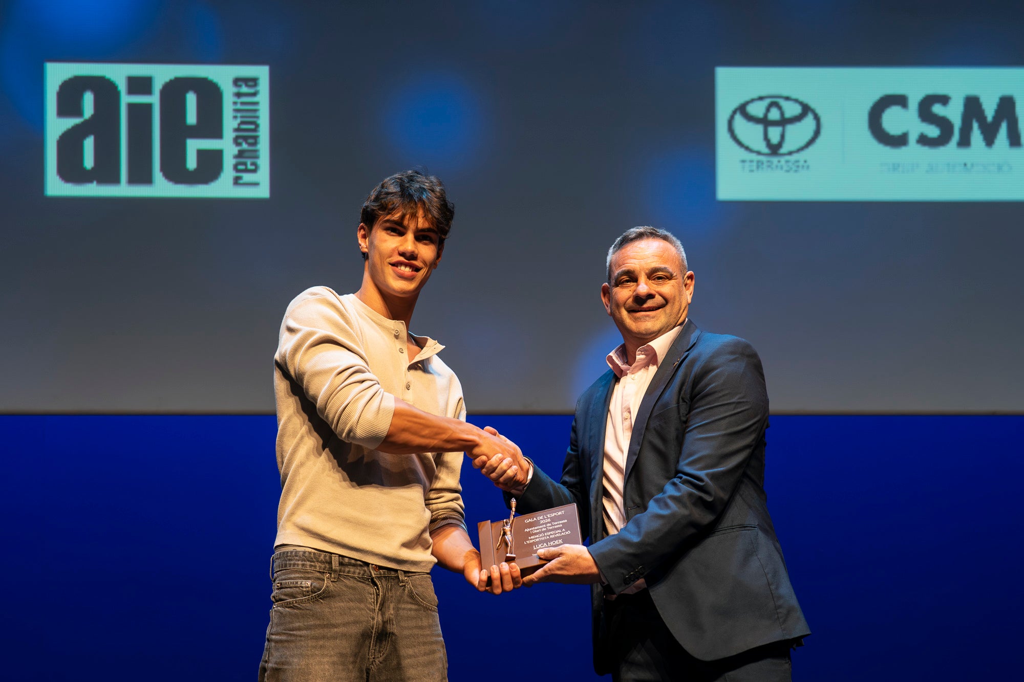 El Teatre Principal va acollir dimarts a la tarda la 51a Gala de l'Esport – Trofeu Lluís Francino i Riera. L'objectiu del certament és retre homenatge a l'esport de la ciutat i als i les esportistes locals, així com entitats, directius i tècnics que hagin destacat durant l'any 2025. El gran triomfar de la nit va ser el waterpolista Álvaro Granados, que va ser nomenat millor Esportista de l'any. En esport adaptat, el guanyador va ser el nedador Jacobo Garrido | Mireia Comas