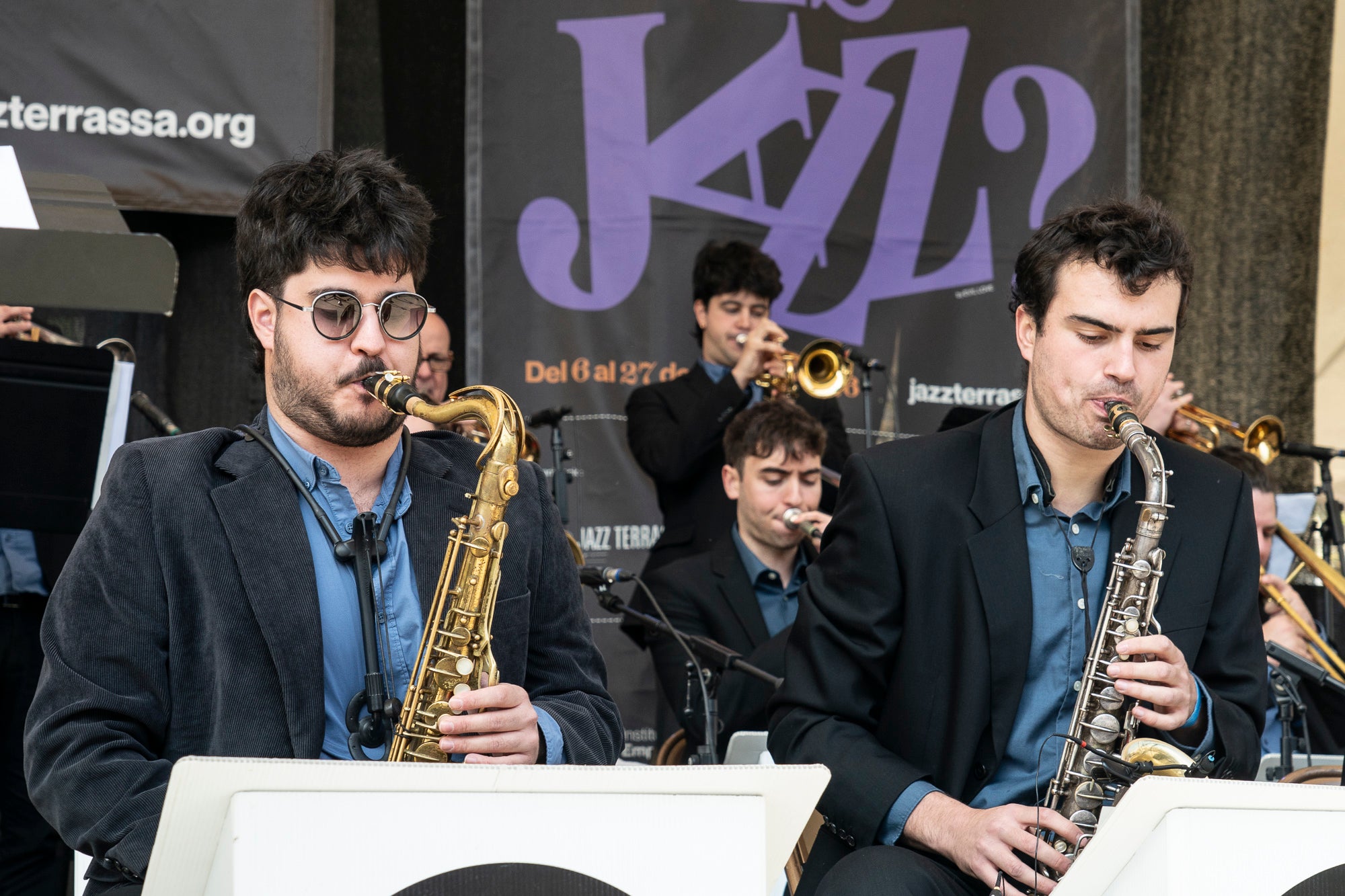 Aquest diumenge ha tingut lloc una de les cites més emblemàtiques i participatives del Festival de Jazz Terrassa: el Pícnic Jazz. La zona del Torrent de la Font d’en Sagrera, al sud del parc, ha acollit una jornada de música en directe, gastronomia i activitats lúdiques en un ambient festiu i familiar. A més del Pícnic Xics, a l’escenari principal hem tingut els concerts de la Fredi’s Jazz Band, i la veu magnètica de Sara Dowling amb Ignasi Terraza Trio. I a la tarda, Against The Blues i Dani Nel·lo.