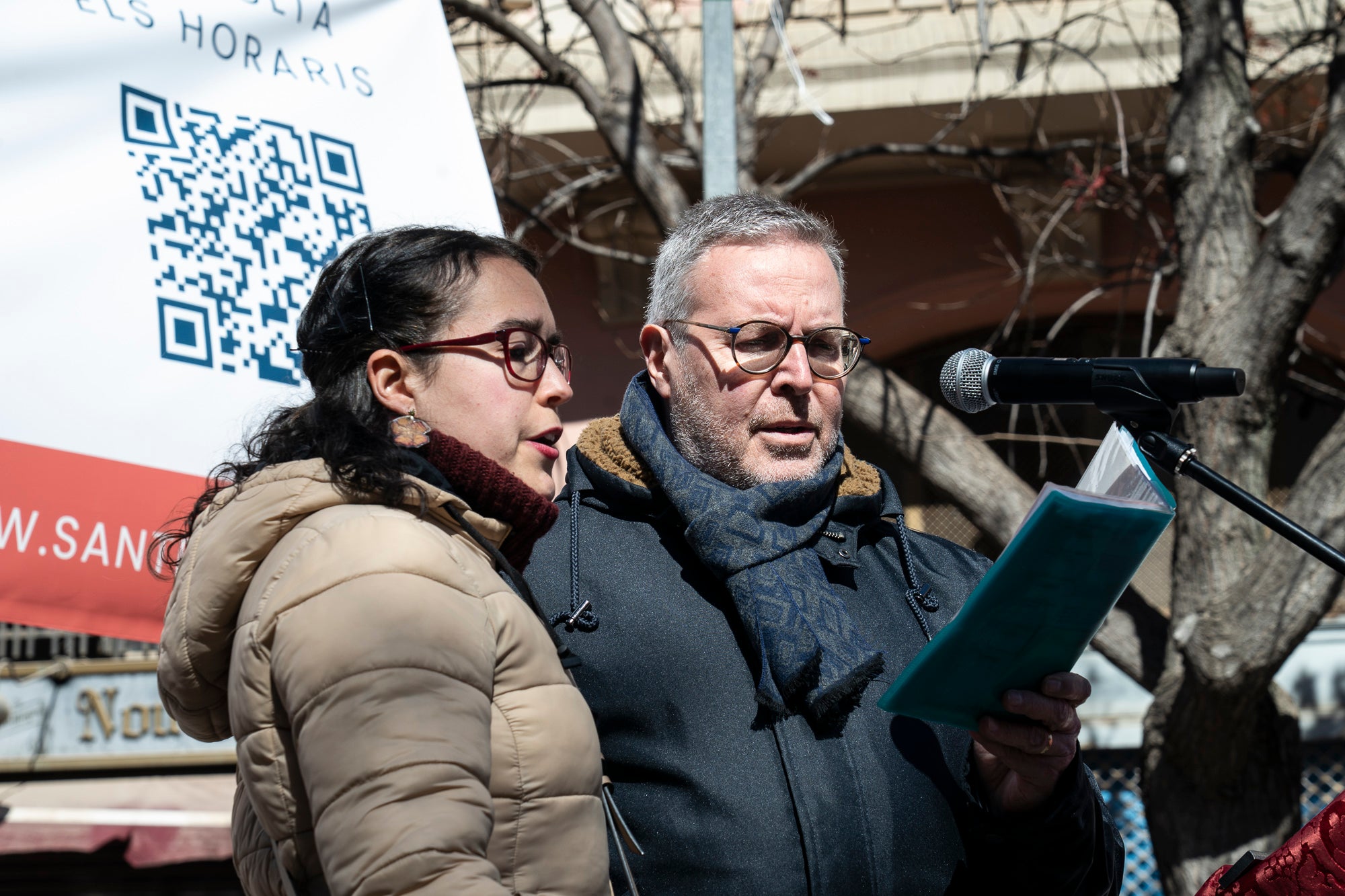 Un any més, el Diumenge de Rams ha estat el moment de la benedicció de les palmes aquest migdia per part del bisbe de Terrassa, Salvador Cristau, que ha pronunciat unes paraules acompanyat del seu seguici en una plaça Vella ben plena en un dia assolellat. Després, s'ha dirigit a la catedral del Sant Esperit on s'ha celebrat la missa que dona pas a la resta de la Setmana Santa | Mireia Comas