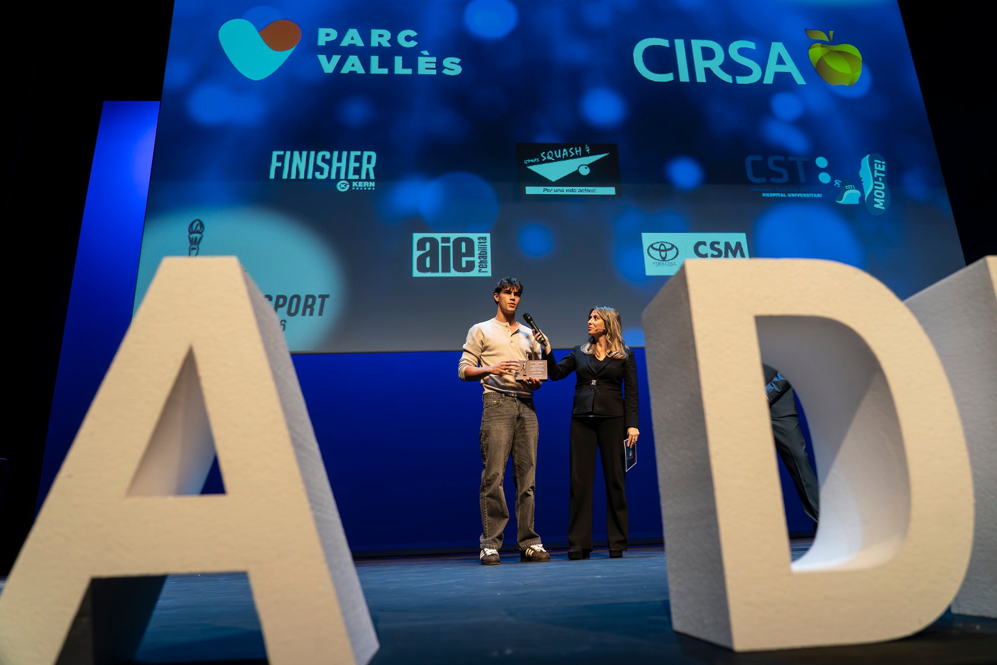 El Teatre Principal va acollir dimarts a la tarda la 51a Gala de l'Esport – Trofeu Lluís Francino i Riera. L'objectiu del certament és retre homenatge a l'esport de la ciutat i als i les esportistes locals, així com entitats, directius i tècnics que hagin destacat durant l'any 2025. El gran triomfar de la nit va ser el waterpolista Álvaro Granados, que va ser nomenat millor Esportista de l'any. En esport adaptat, el guanyador va ser el nedador Jacobo Garrido | Mireia Comas