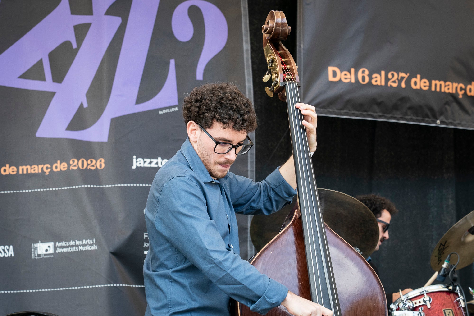 Aquest diumenge ha tingut lloc una de les cites més emblemàtiques i participatives del Festival de Jazz Terrassa: el Pícnic Jazz. La zona del Torrent de la Font d’en Sagrera, al sud del parc, ha acollit una jornada de música en directe, gastronomia i activitats lúdiques en un ambient festiu i familiar. A més del Pícnic Xics, a l’escenari principal hem tingut els concerts de la Fredi’s Jazz Band, i la veu magnètica de Sara Dowling amb Ignasi Terraza Trio. I a la tarda, Against The Blues i Dani Nel·lo.